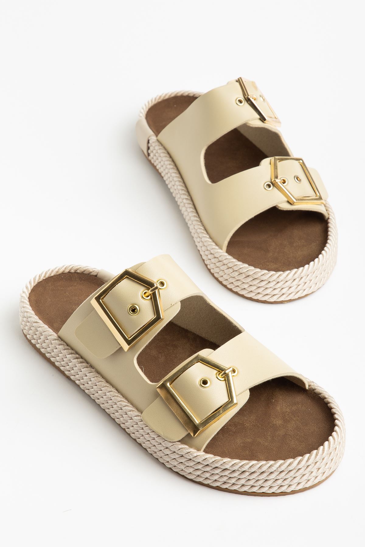 Kadın Bej Rahat Kalıp Yüksek Taban Tokalı Terlik  