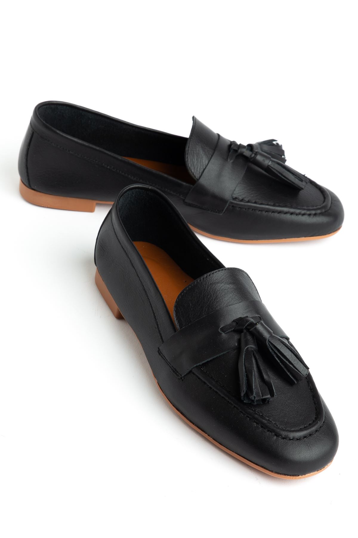 Mono Siyah Hakiki Deri Püskül Detay Düz Taban Kadın Babet