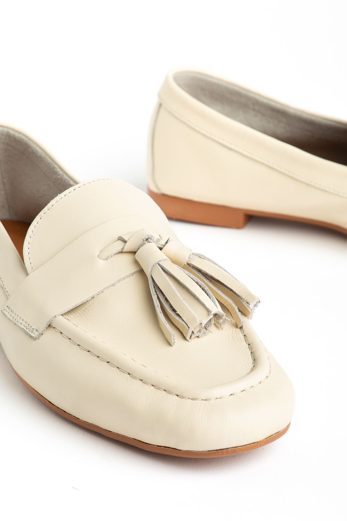 Mono Bej Hakiki Deri Püskül Detay Düz Taban Kadın Babet