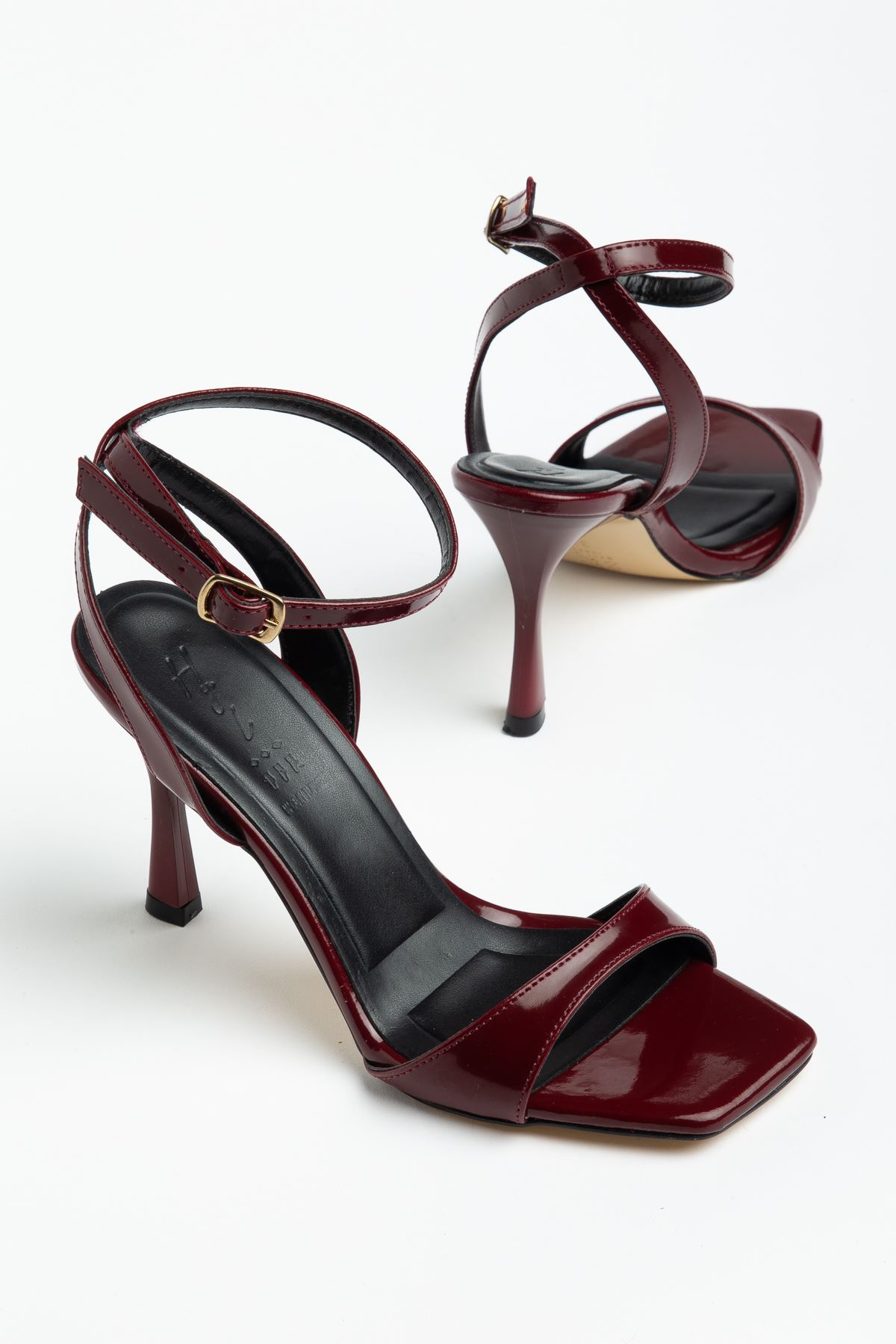 Kadın Bordo Rugan Küt Burun Topuklu Ayakkabı 