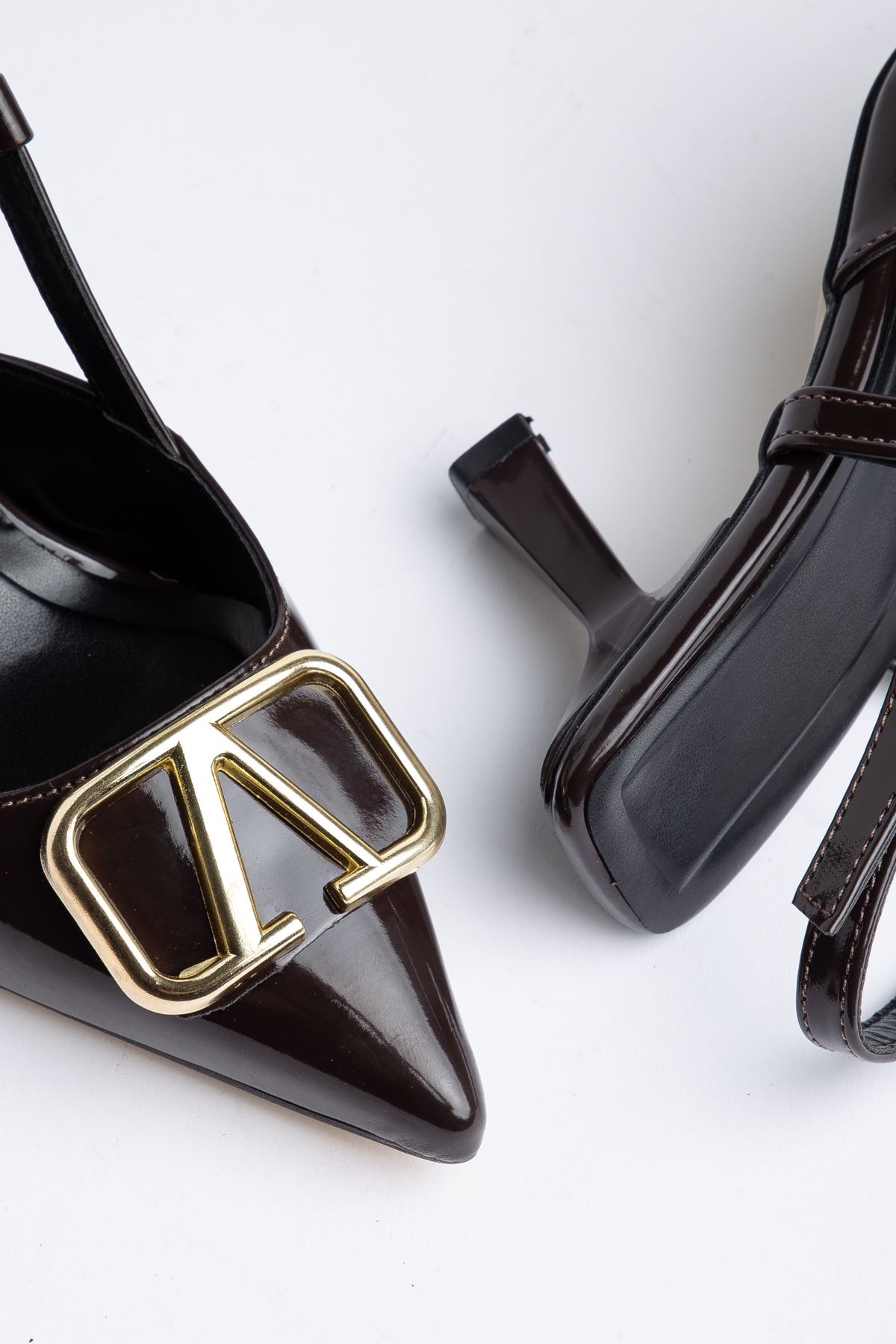 Lianne Kahverengi Rugan Toka Detaylı İnce Topuklu Ayakkabı 