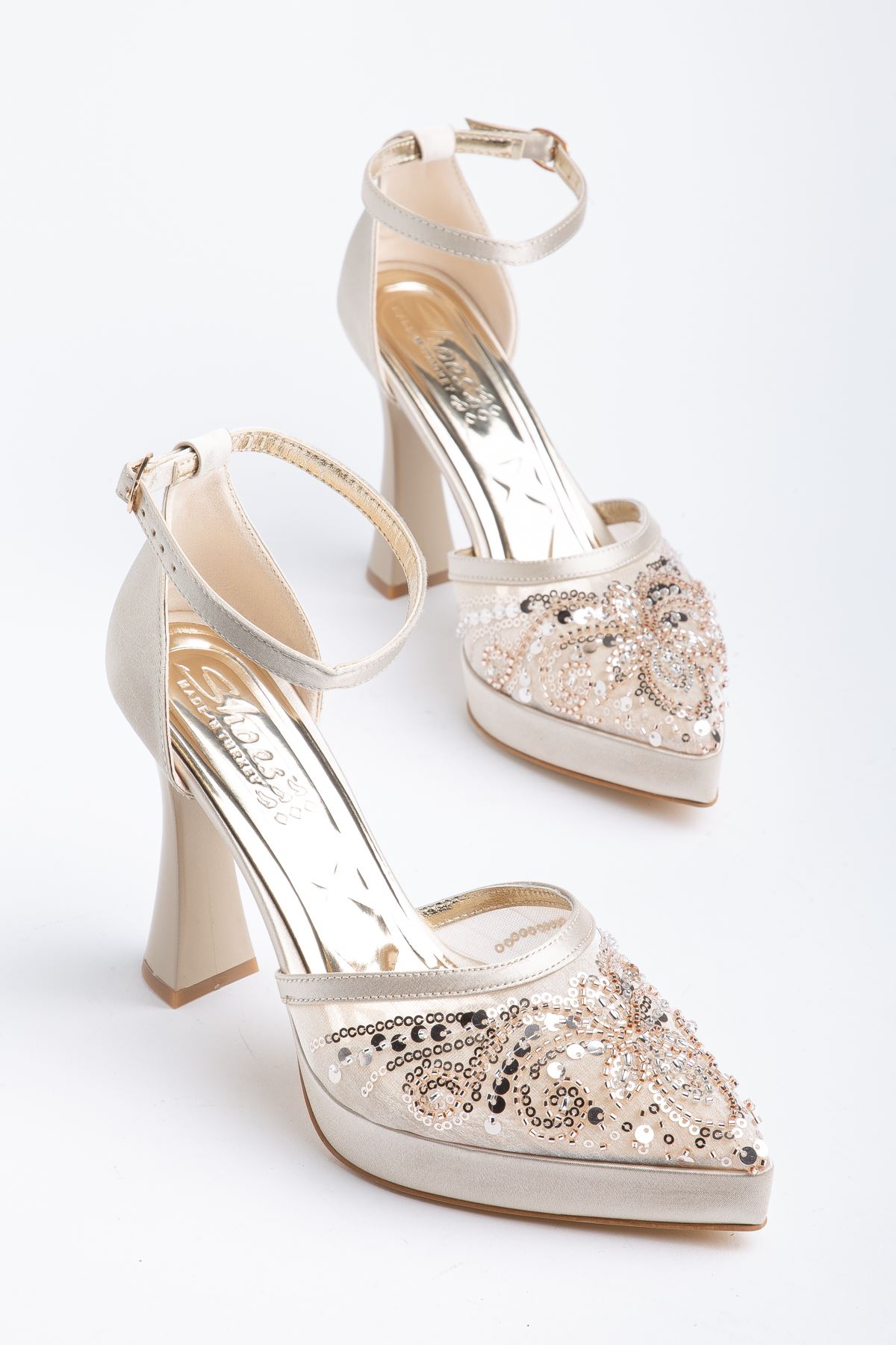 Edel Bej Boncuk İşlemeli Platformlu Sivri Burunlu Kalın Topuklu Ayakkabı 