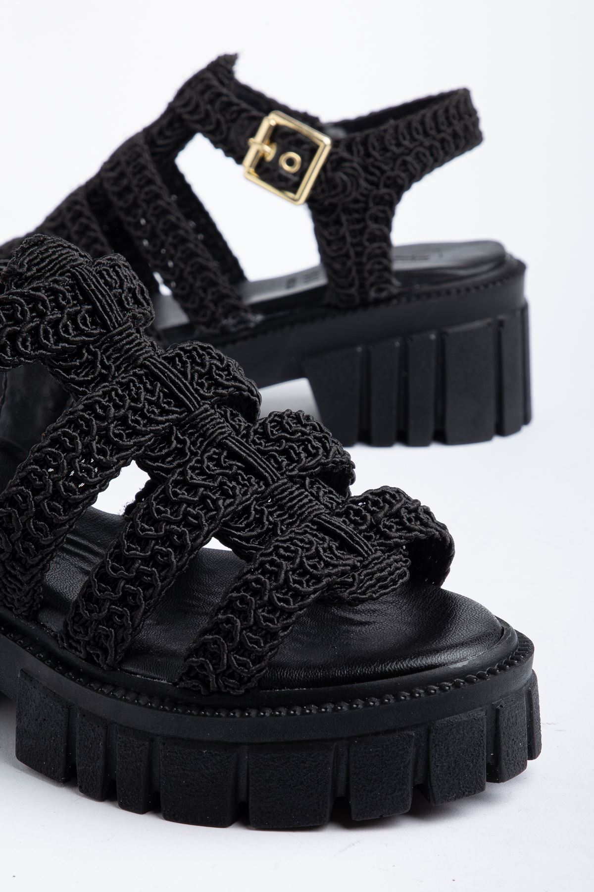 Kadın Siyah Triko Örgü Yüksek Taban Toka Detaylı Sandalet