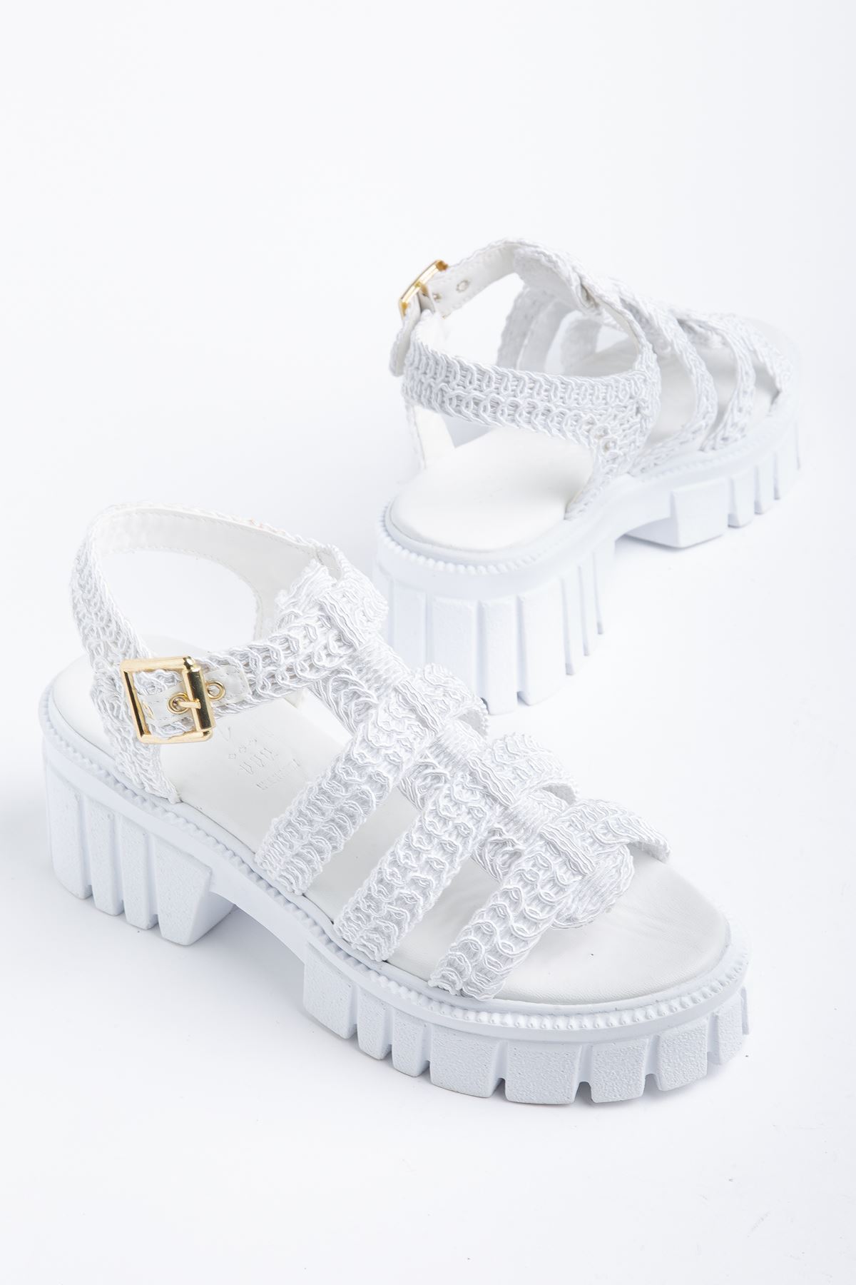 Kadın Beyaz Triko Örgü Yüksek Taban Toka Detaylı Sandalet 