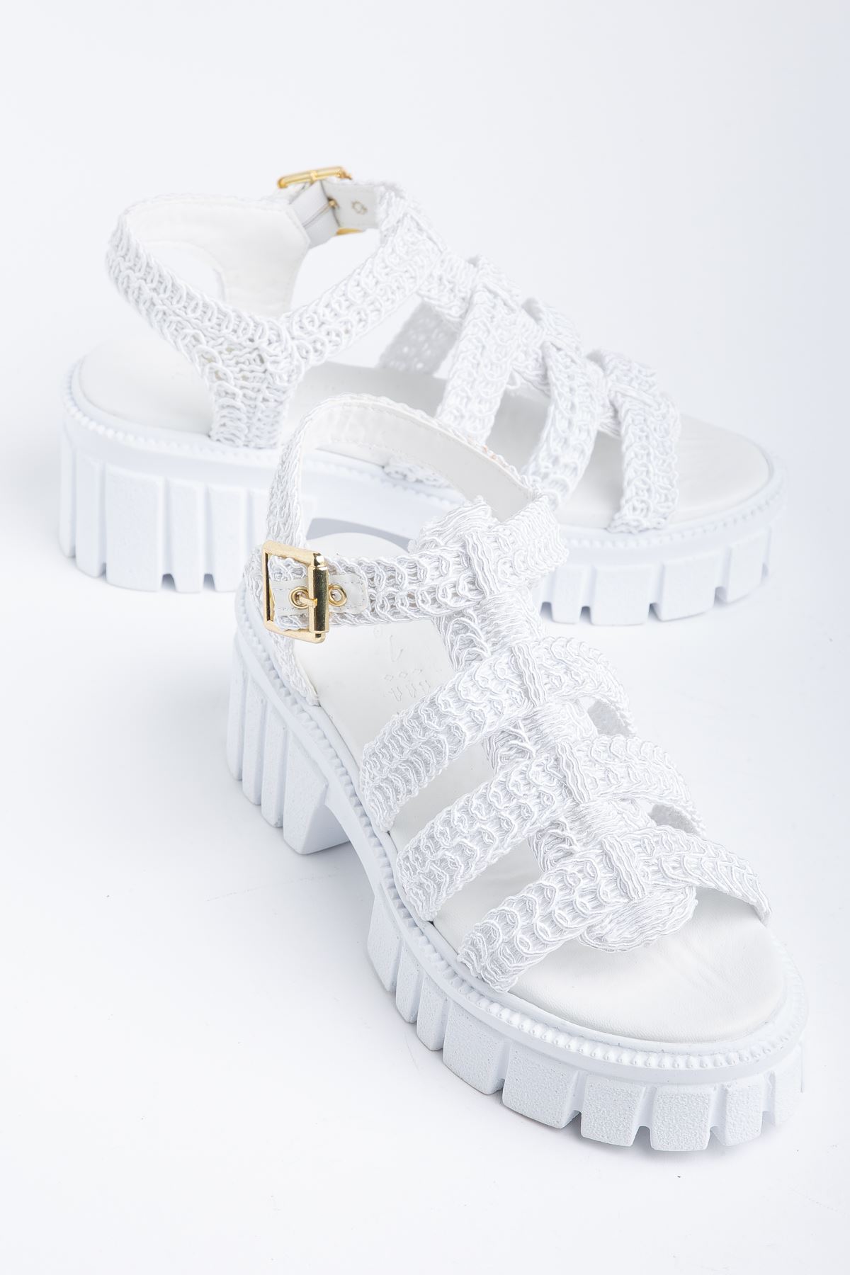 Kadın Beyaz Triko Örgü Yüksek Taban Toka Detaylı Sandalet 