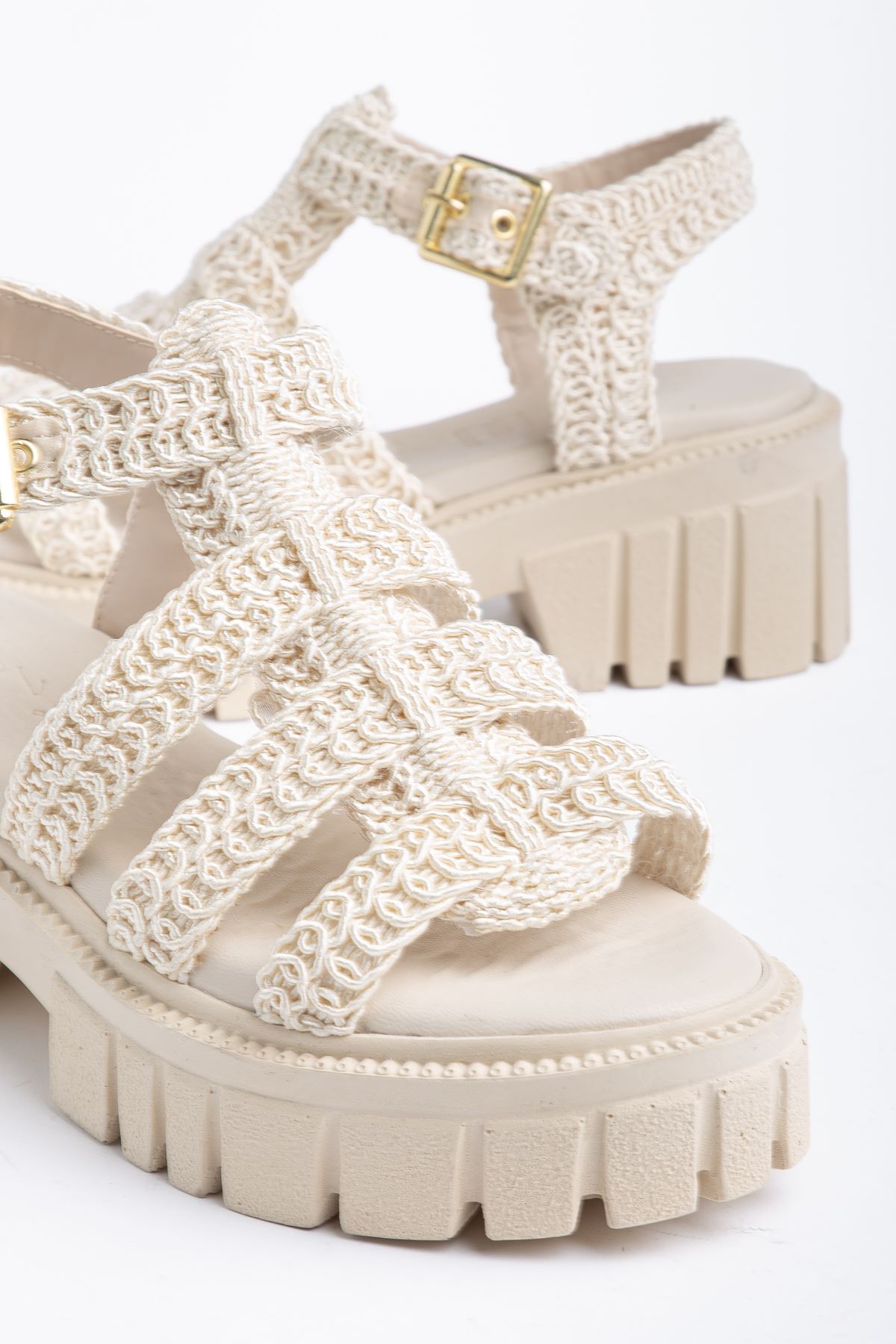 Kadın Bej Triko Örgü Yüksek Taban Toka Detaylı Sandalet  