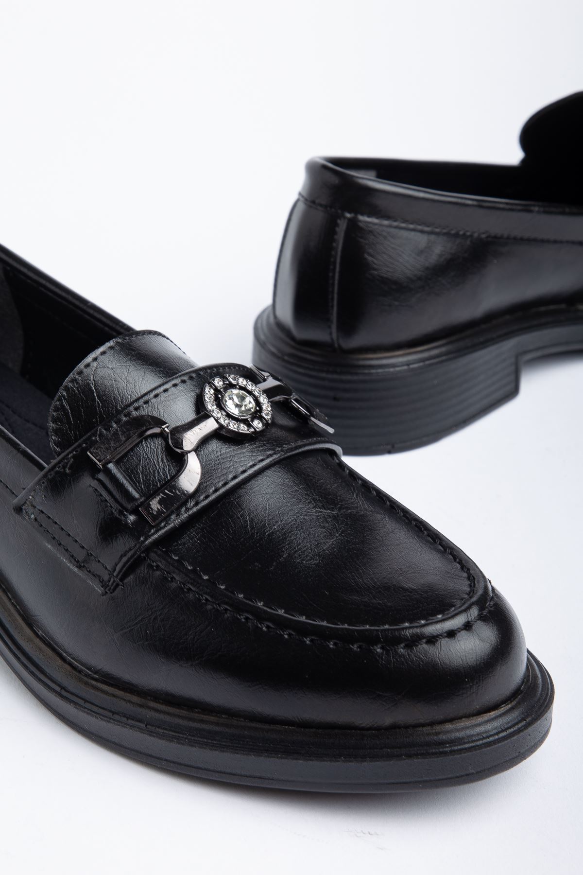 Naty Rome Siyah Rugan Toka Detay Kadın Loafer Ayakkabı