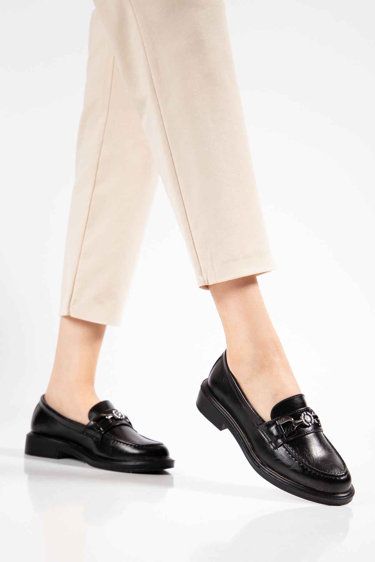 Naty Rome Siyah Rugan Toka Detay Kadın Loafer Ayakkabı