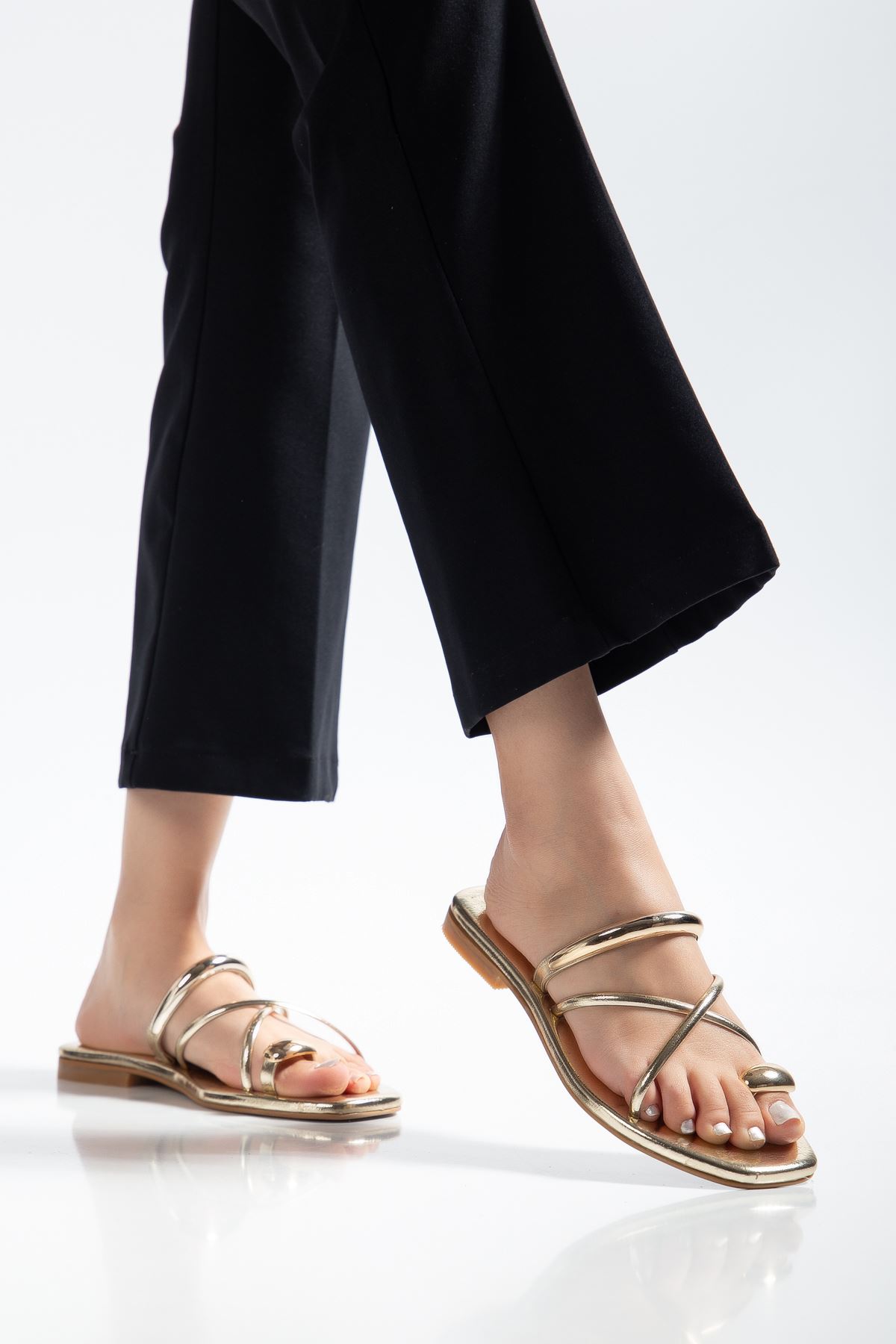 Jenet Kadın Altın Gold Yüzük Detaylı Günlük Sandalet  