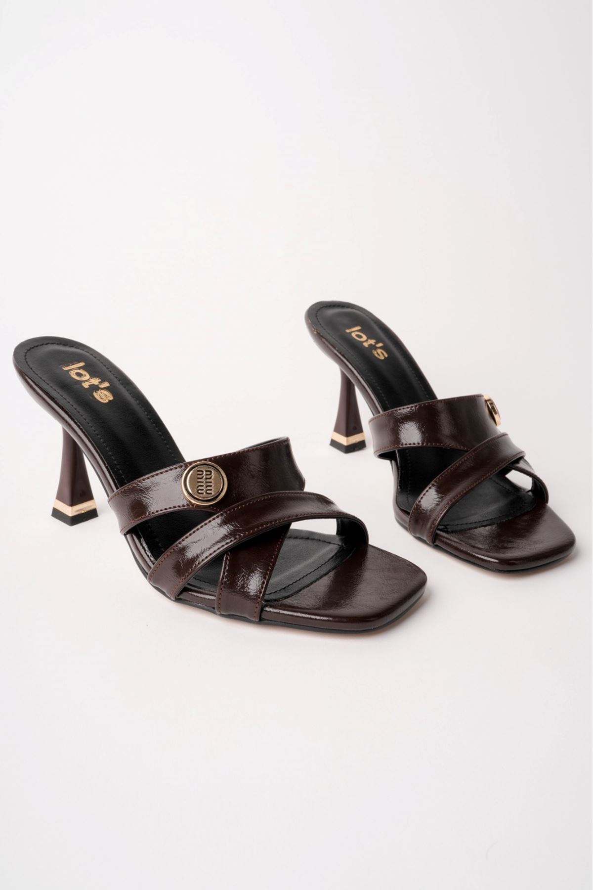 Berra Kadın Kahverengi Küt Burunlu Tokalı Topuklu Terlik 