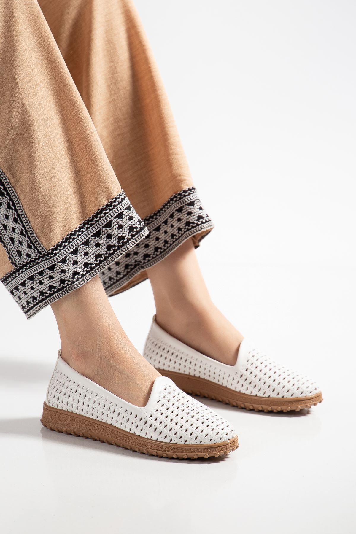 Selho Kadın Beyaz Cilt İçi Hakiki Deri Ortopedik Babet  