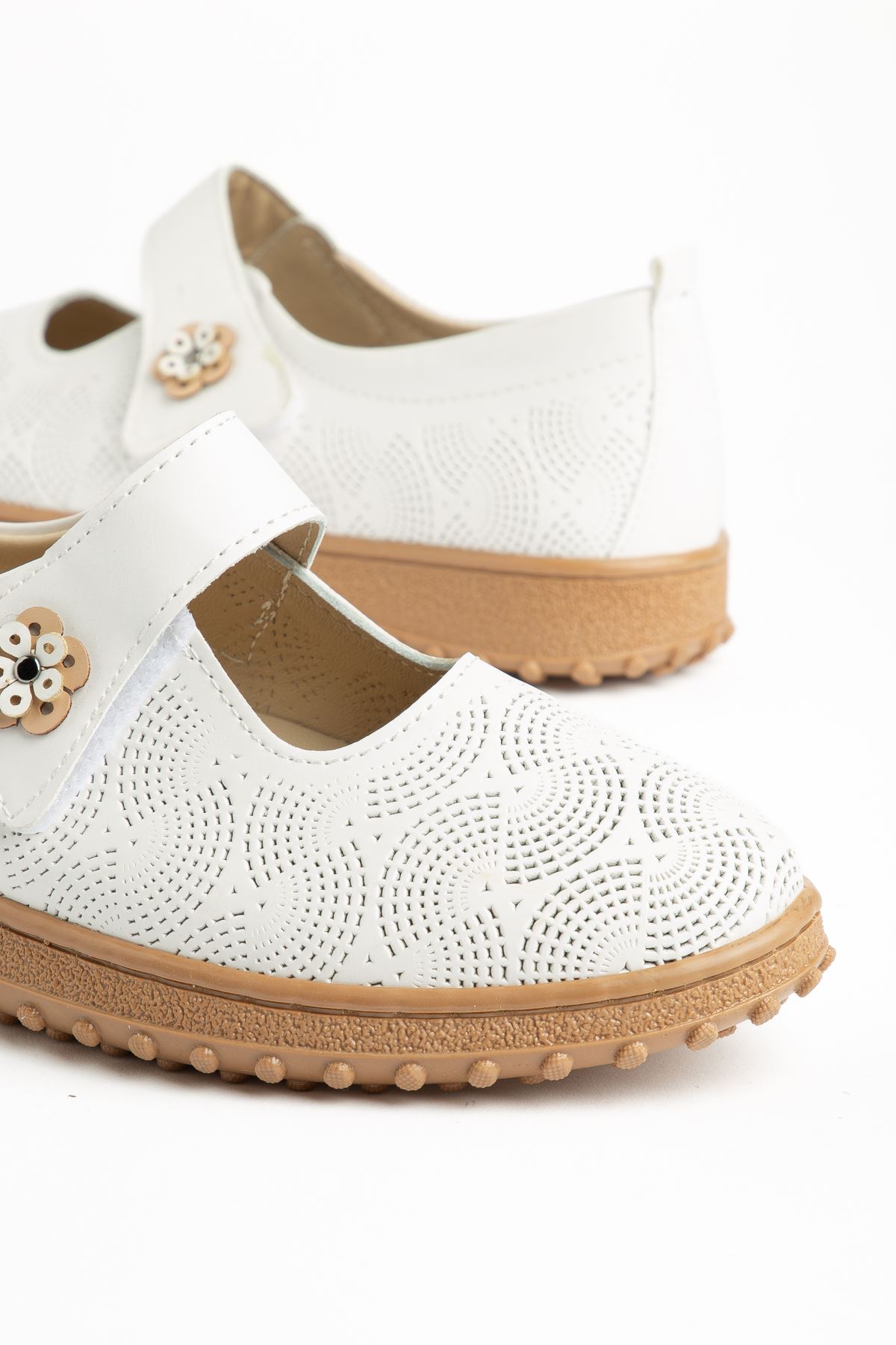 Rema Kadın Beyaz Cilt İçi Hakiki Deri Çiçekli Ortopedik Babet  