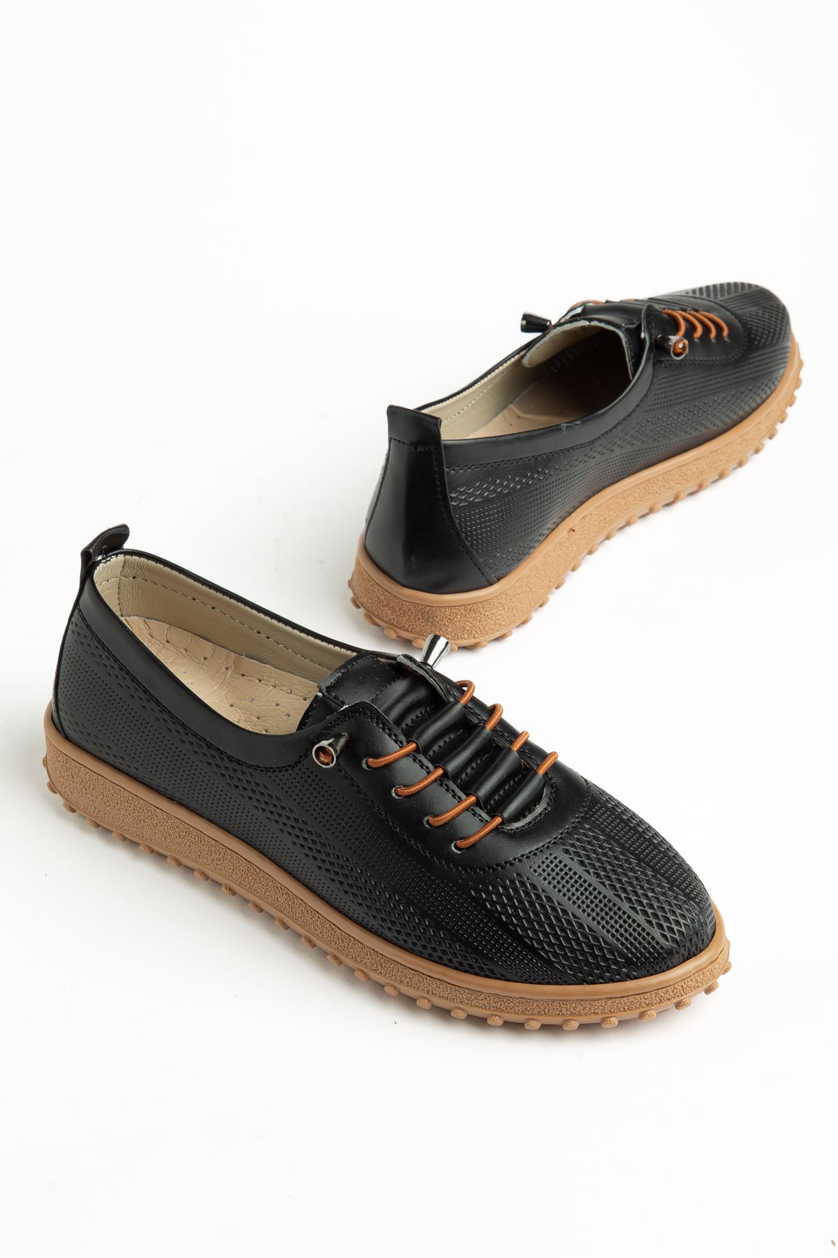 Esma Kadın Siyah Cilt İçi Hakiki Deri Bağcıklı Ortopedik Babet