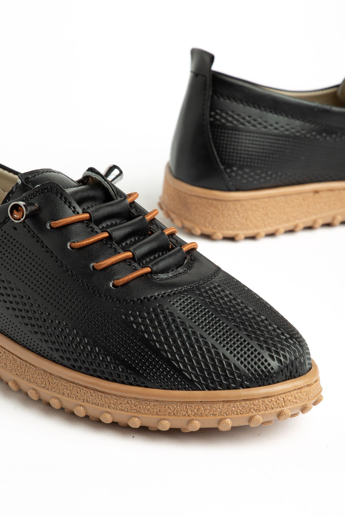 Esma Kadın Siyah Cilt İçi Hakiki Deri Bağcıklı Ortopedik Babet