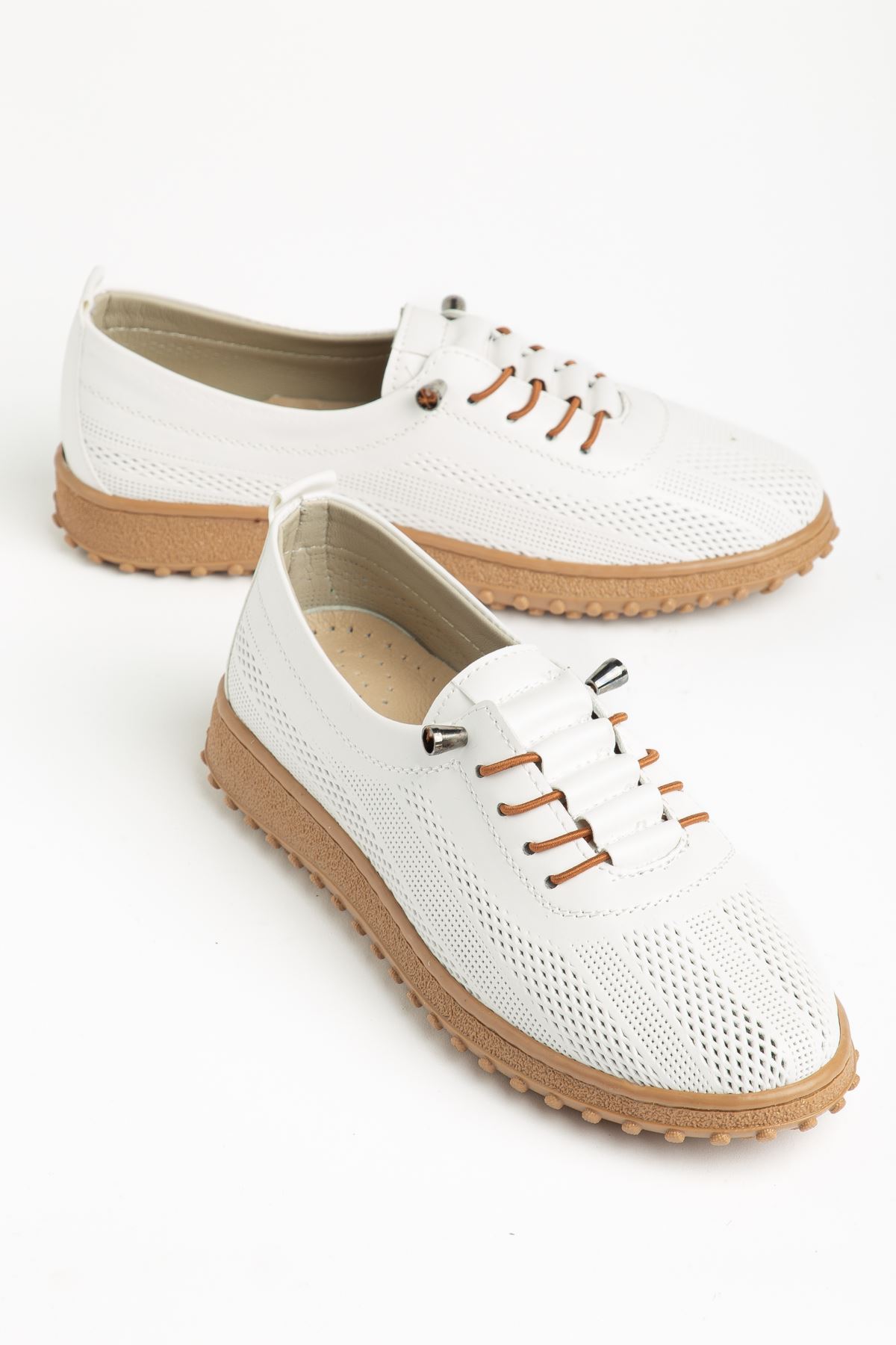 Esma Kadın Beyaz Cilt İçi Hakiki Deri Bağcıklı Ortopedik Babet 