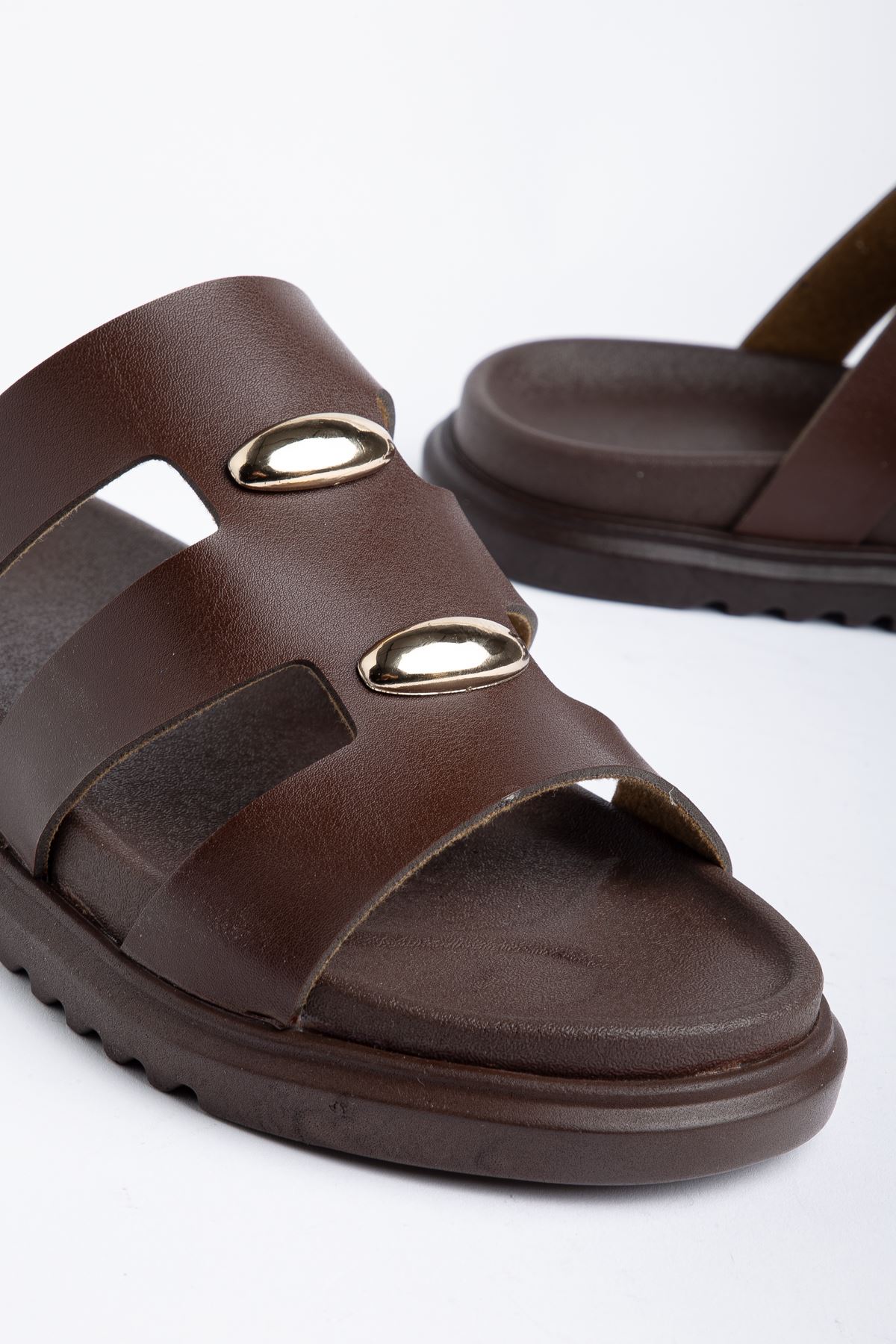 Hayal Kadın Kahverengi Cilt Gold Detaylı Poli Taban Terlik 