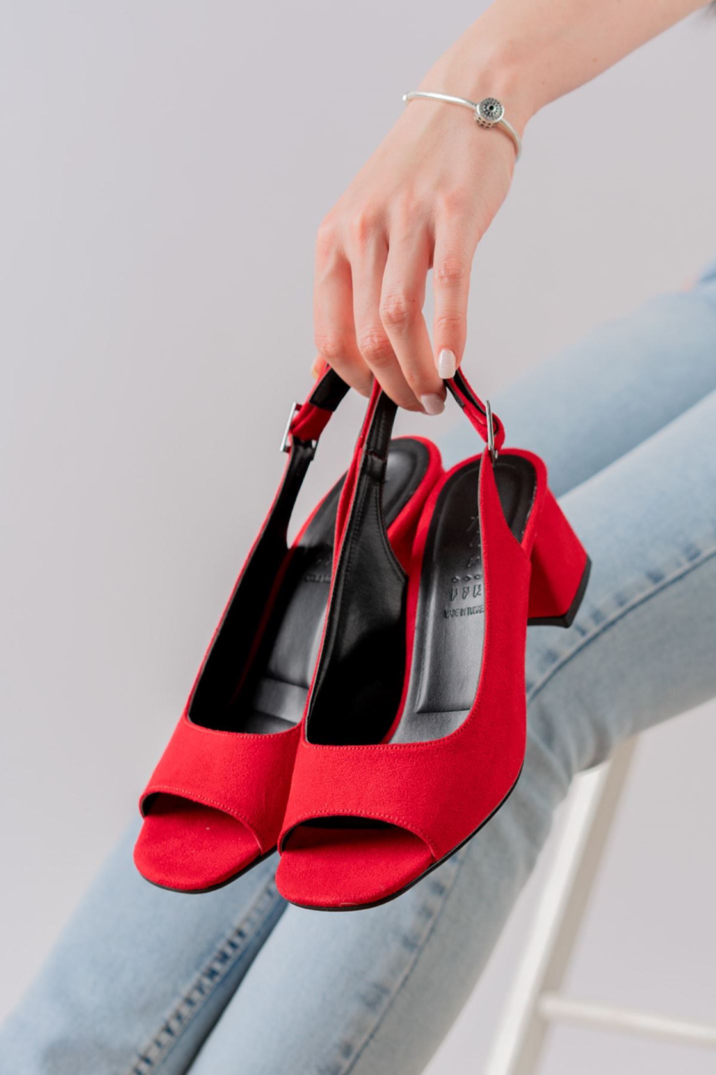 Eriola Kırmızı Süet Detaylı Alçak Topuklu Kadın Ayakkabı