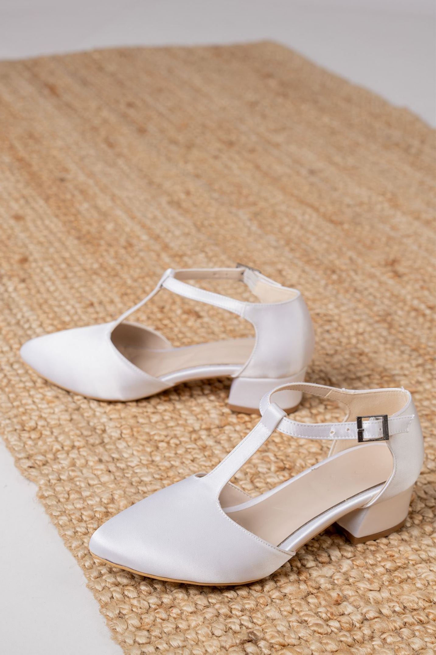 Jane Beyaz Saten Topuklu Kadın Ayakkabı