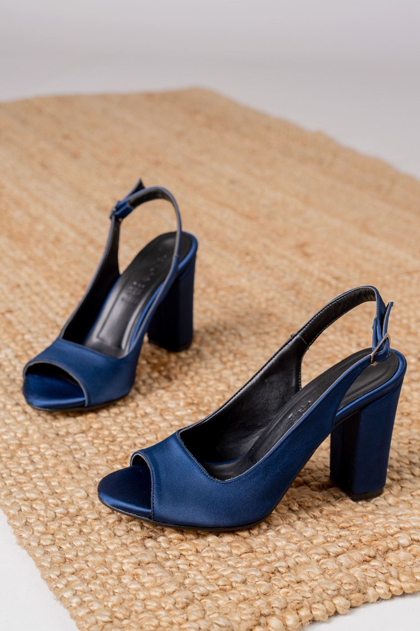 Meira Lacivert Saten Detaylı Yüksek Topuklu Kadın Ayakkabı  