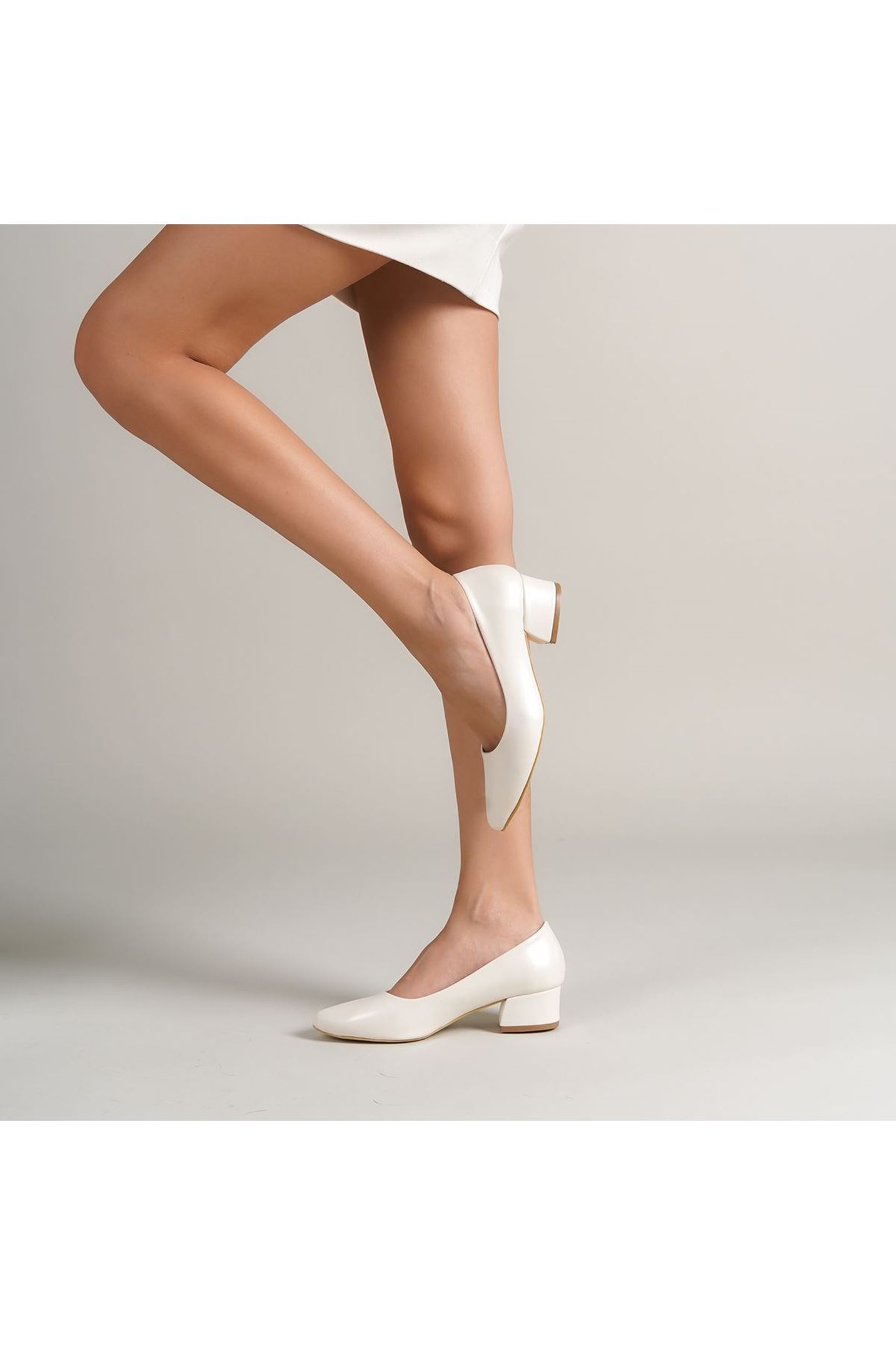Sandra Beyaz Sedef Topuklu Kadın Ayakkabı
