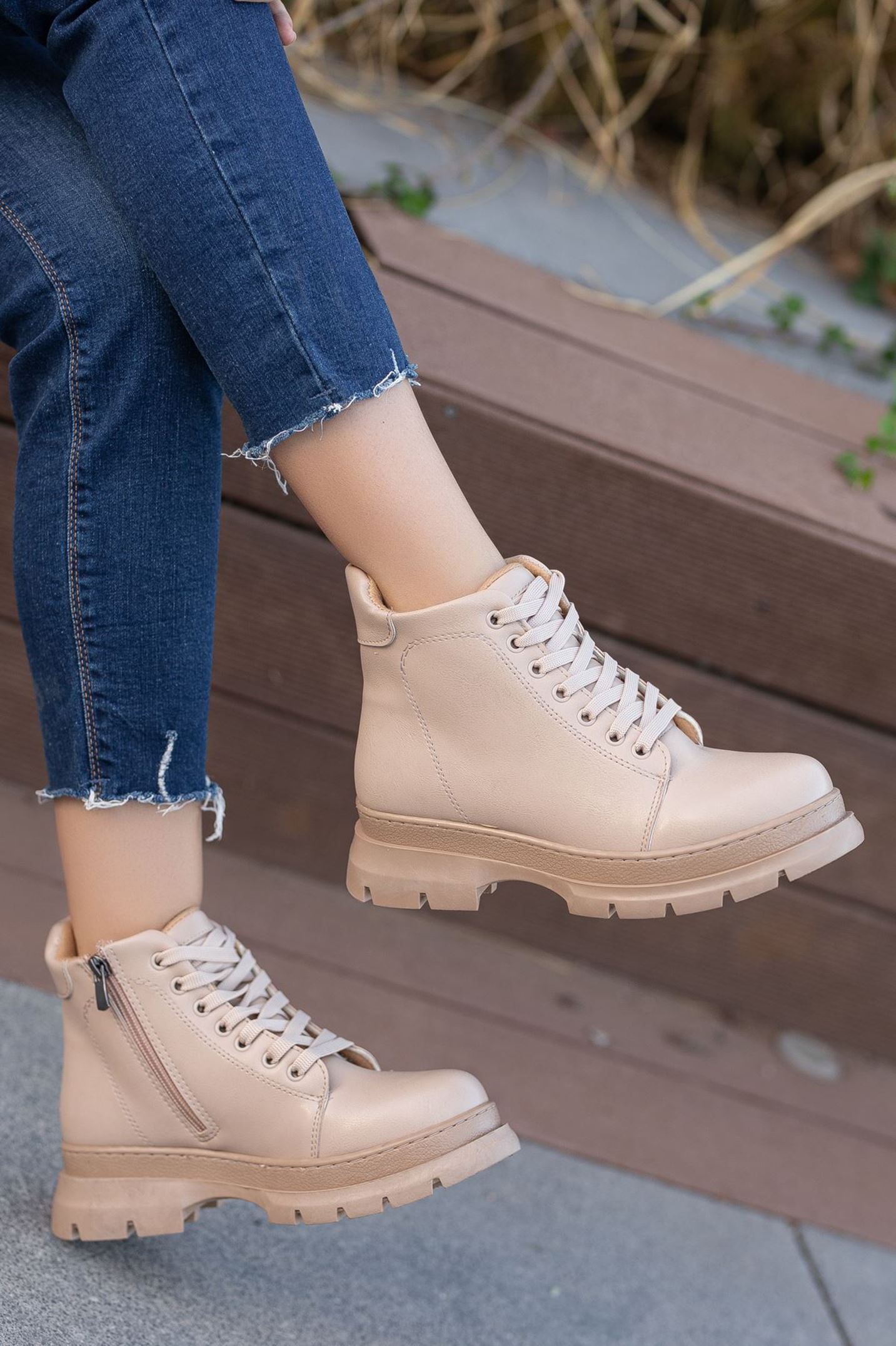 LOUR Nude Cilt Kısa Bağcık Detaylı Kadın Bot