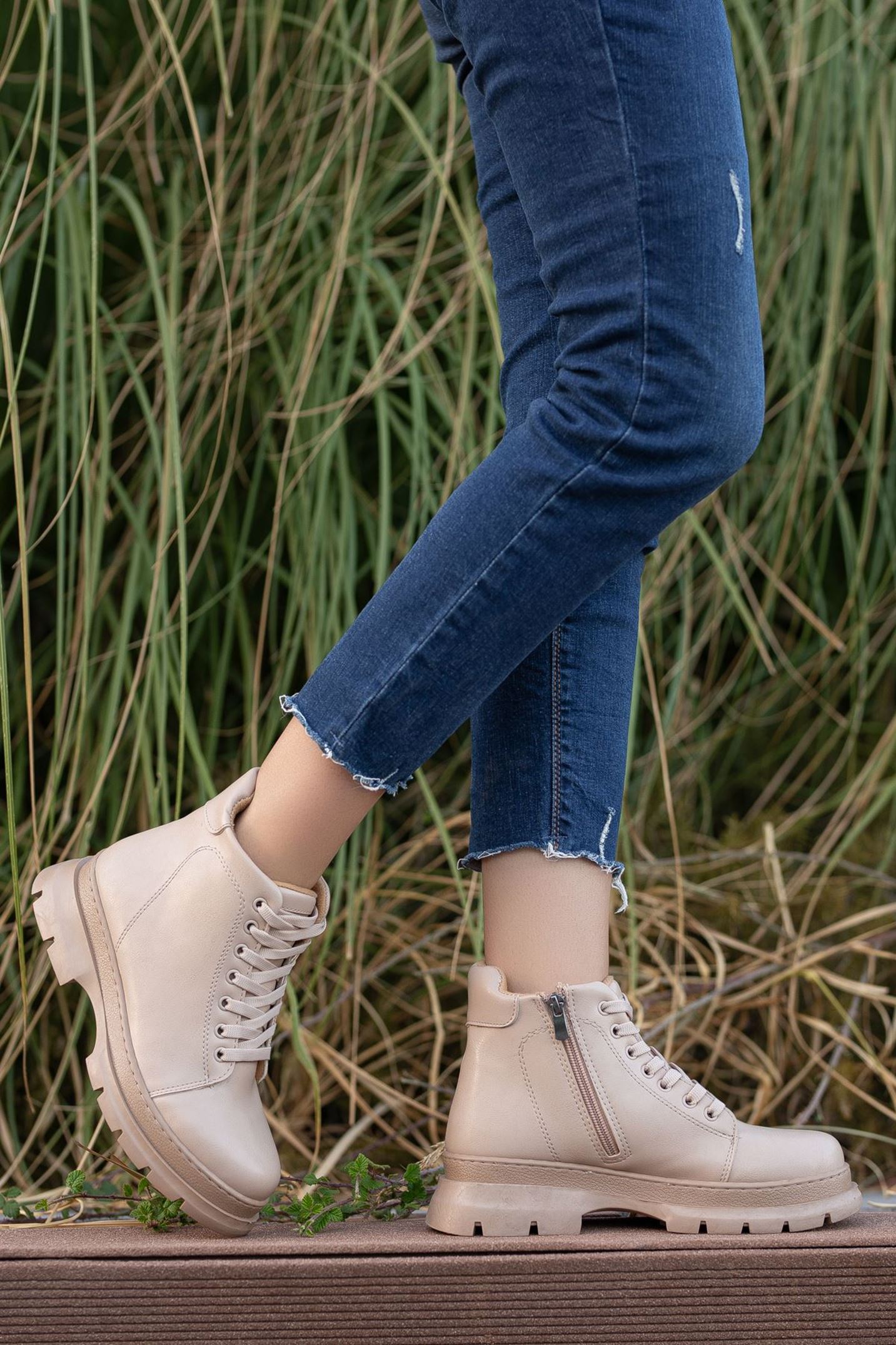 LOUR Nude Cilt Kısa Bağcık Detaylı Kadın Bot