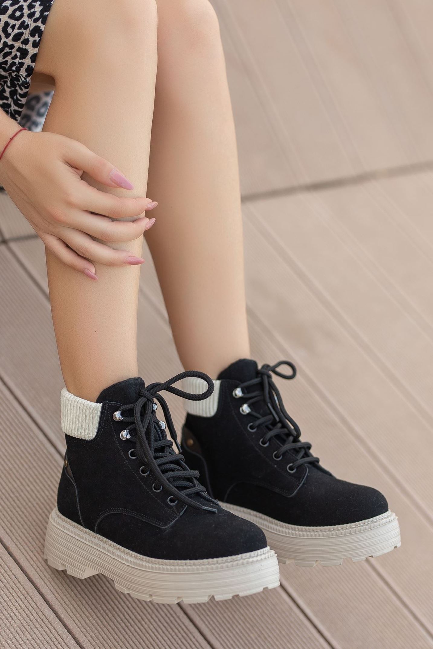 Kadın Siyah Cat Bağcık Detaylı Bot