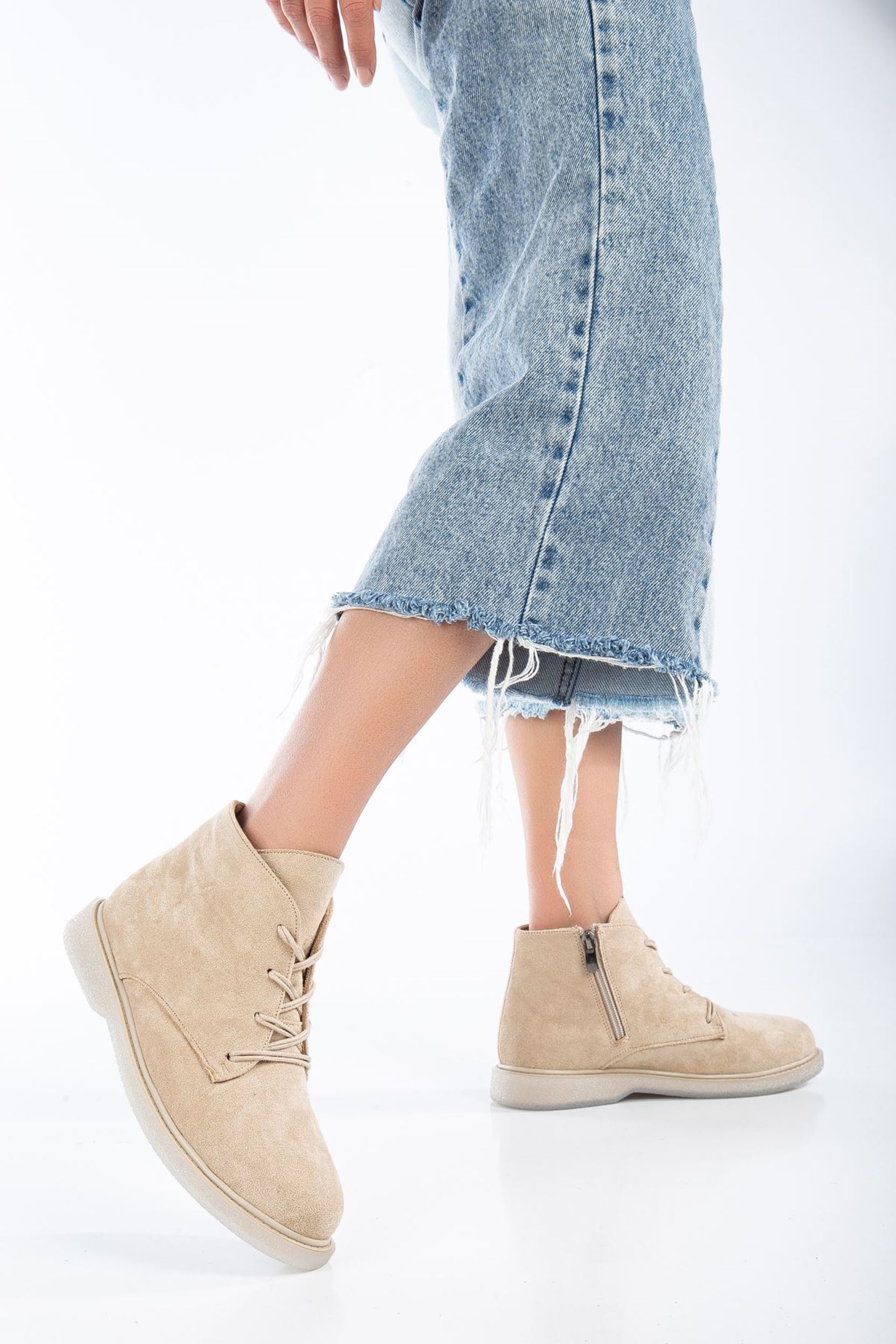 Jason Krem Süet Bağcıklı Şeffaf Taban Detaylı Kadın Bot 