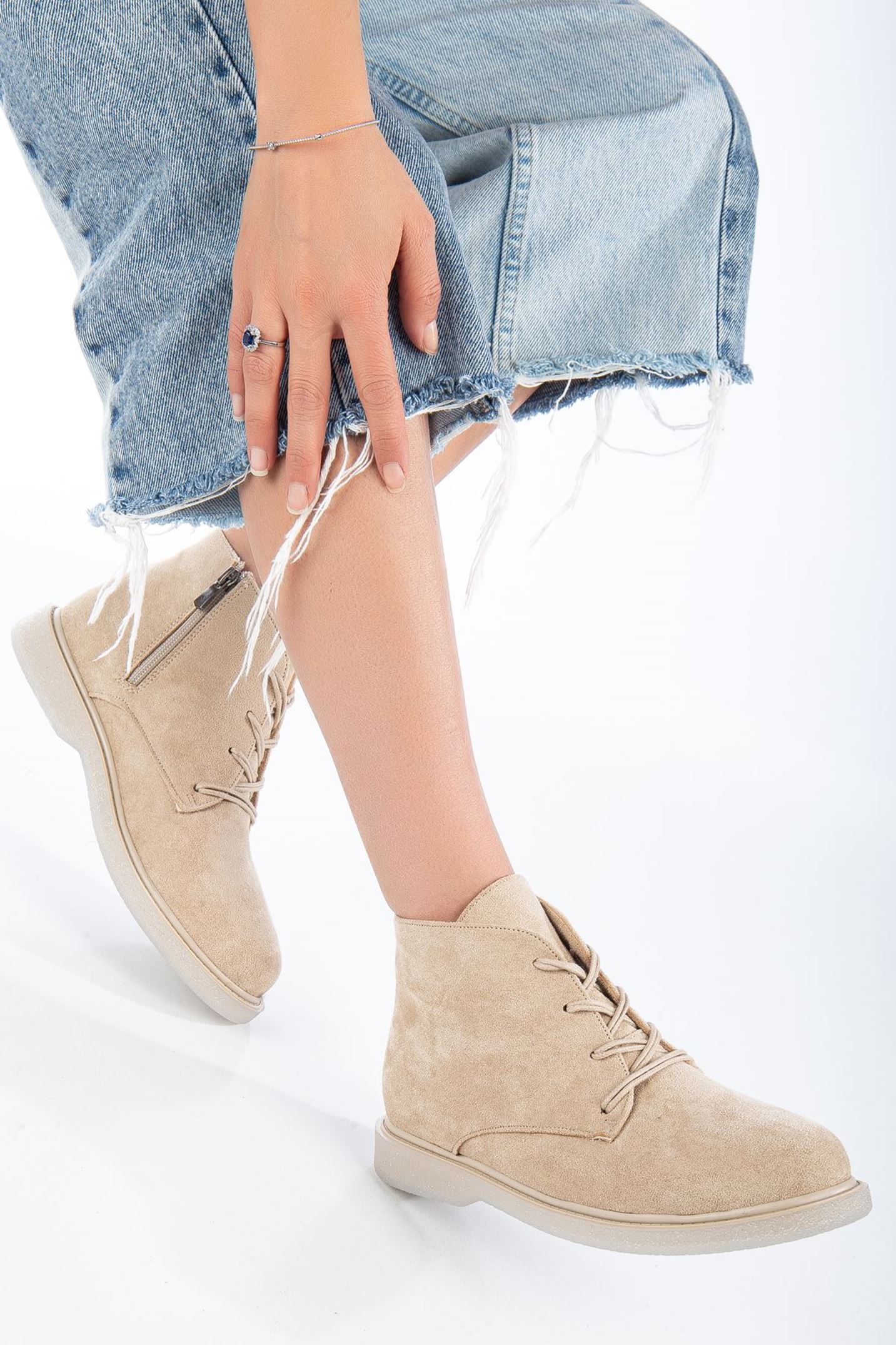 Jason Krem Süet Bağcıklı Şeffaf Taban Detaylı Kadın Bot 