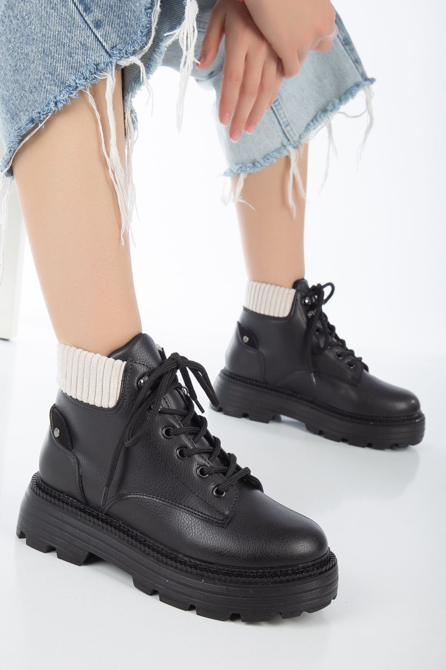 Kadın Siyah Cilt Cat Bağcık Detaylı Bot