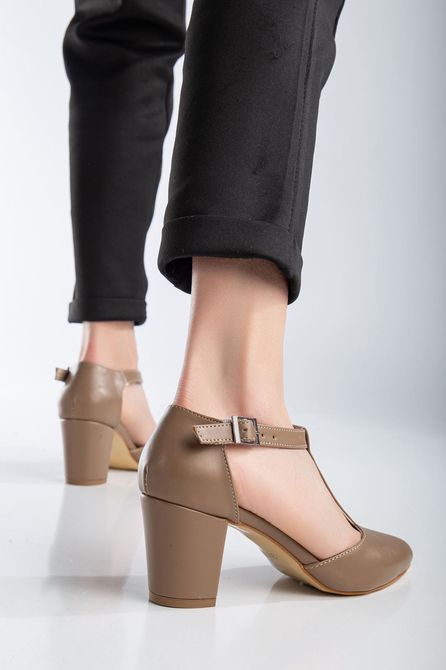 Niven Vizon Cilt Topuklu Kadın Ayakkabı  