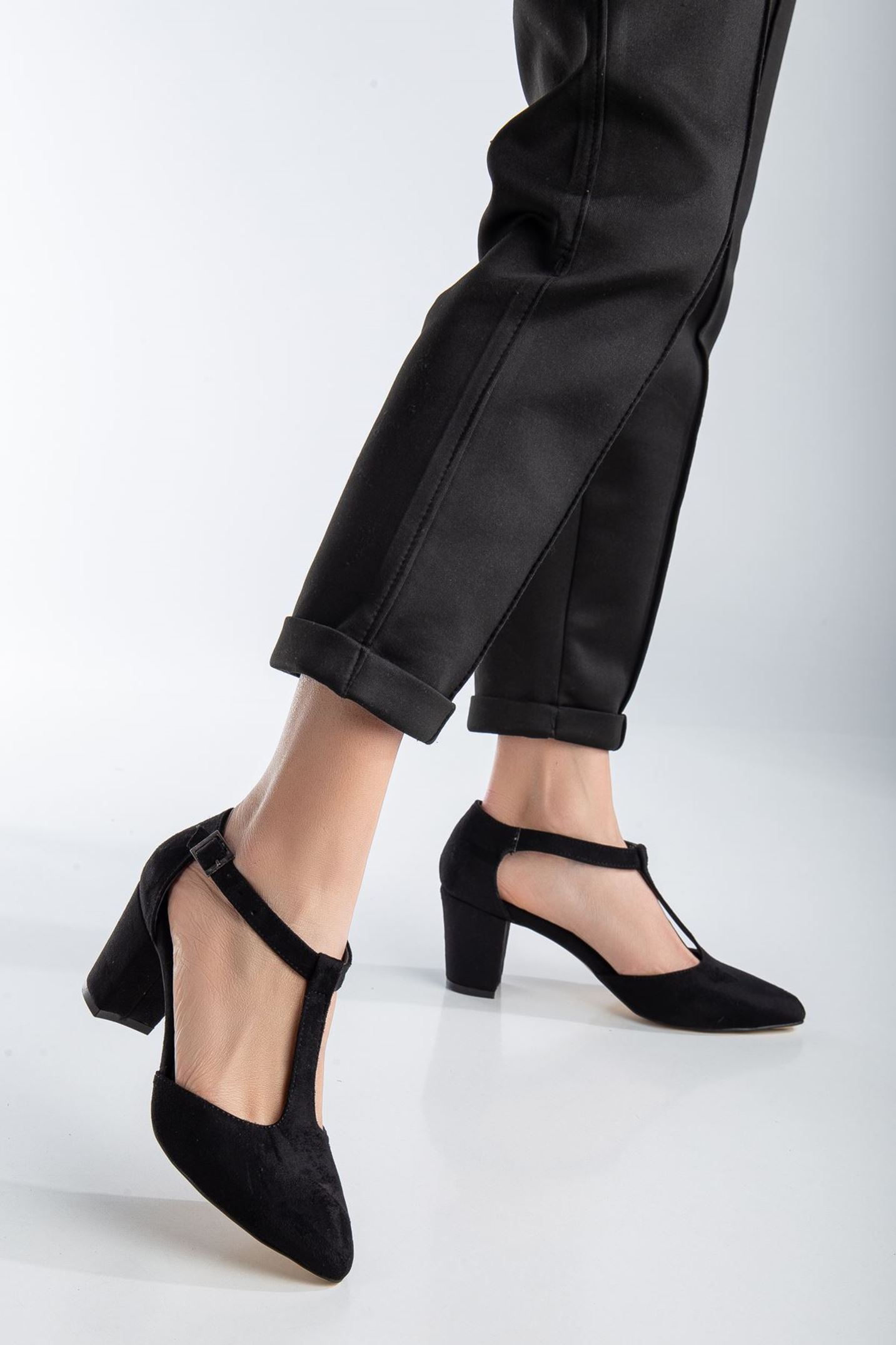 Niven Siyah Süet Topuklu Kadın Ayakkabı