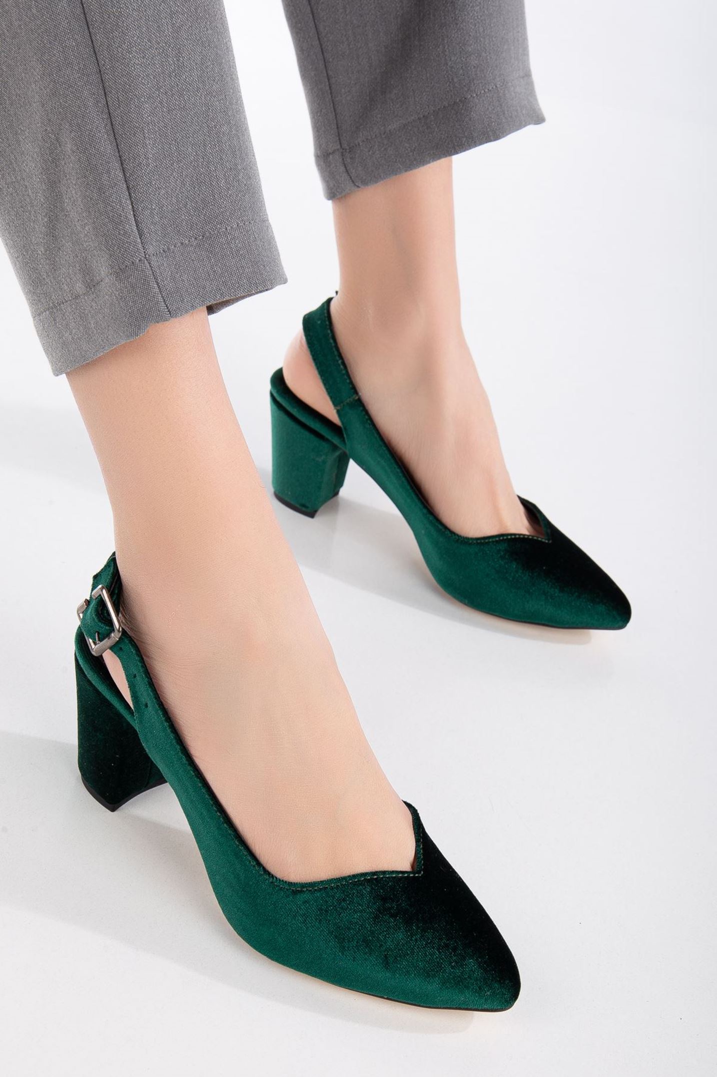 Milika Haki Yeşili Kadife Sivri Burunlu Topuklu Kadın Ayakkabı