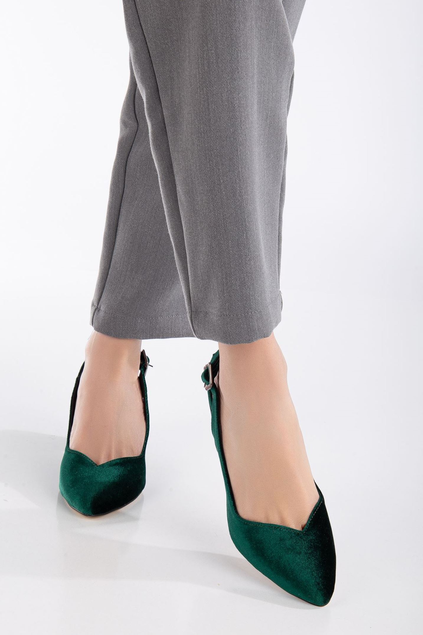 Milika Haki Yeşili Kadife Sivri Burunlu Topuklu Kadın Ayakkabı