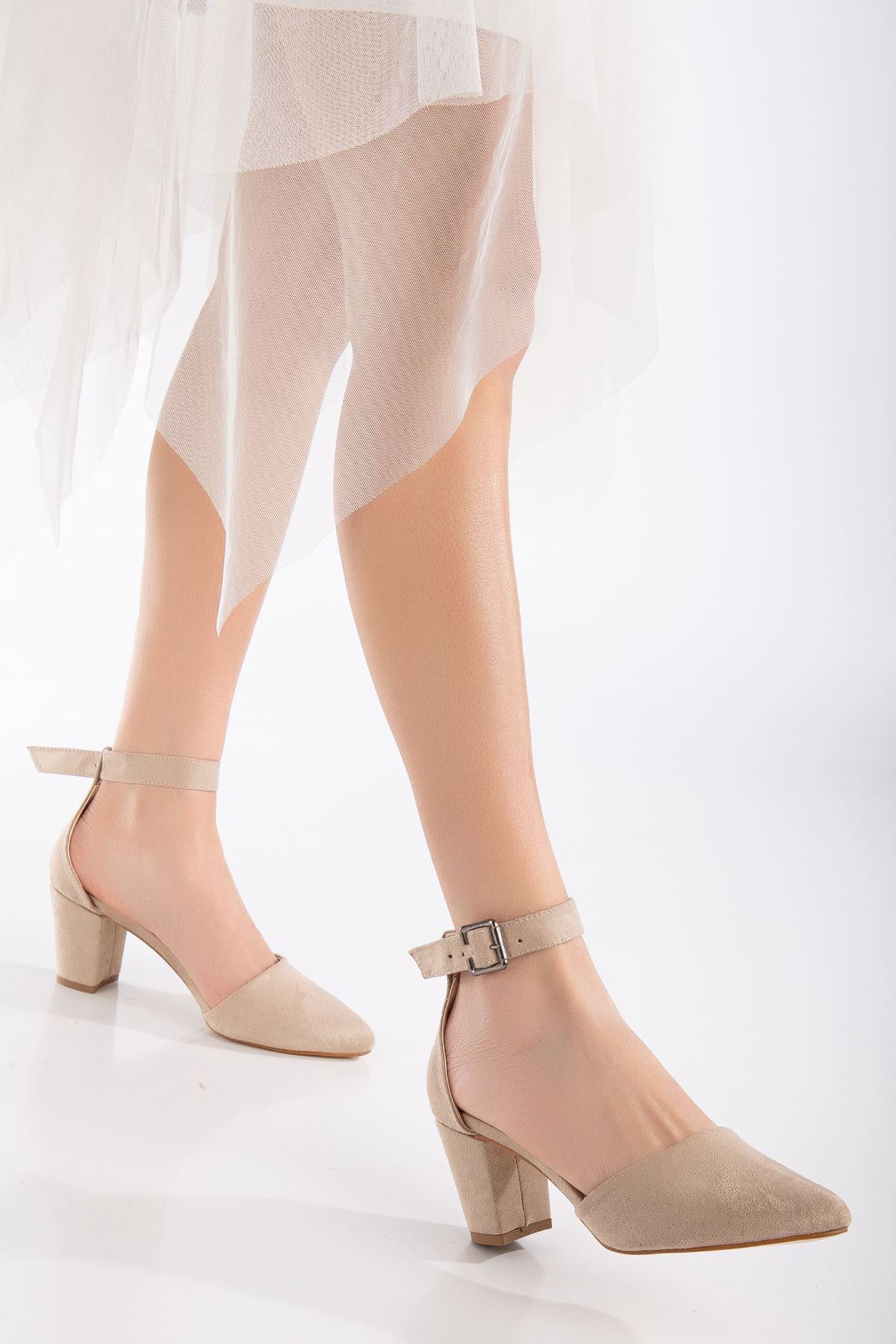 Lottis Krem Süet Detaylı Topuklu Kadın Ayakkabı