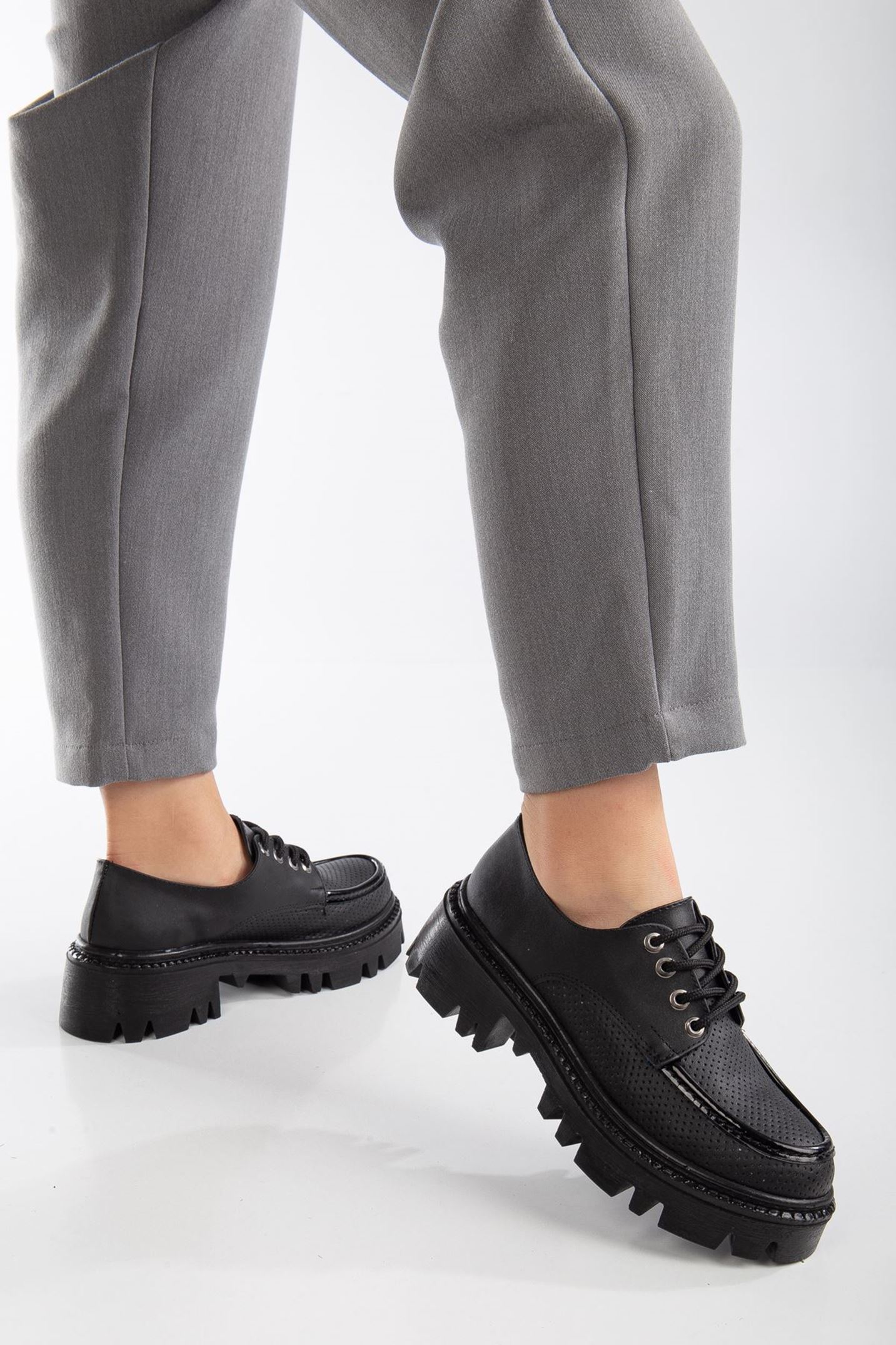 Minnet Siyah Bağcık Detaylı Oxford Ayakkabı