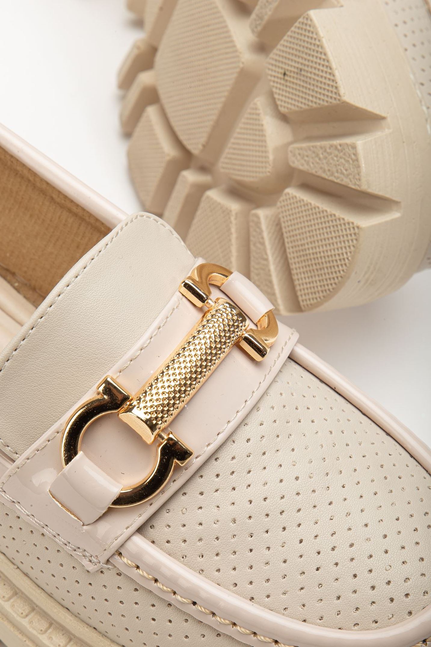 Benaz Kadın Bej Toka Detaylı Loafer Ayakkabı