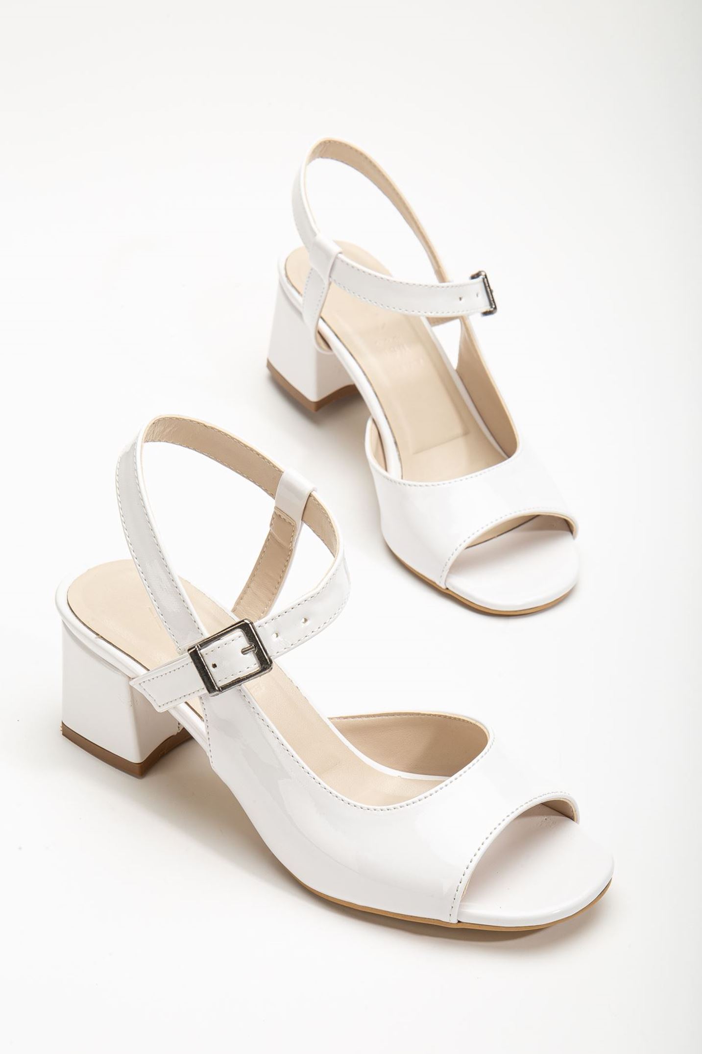 Keri Topuklu Beyaz Cilt Küt Burun Kadın Ayakkabı 