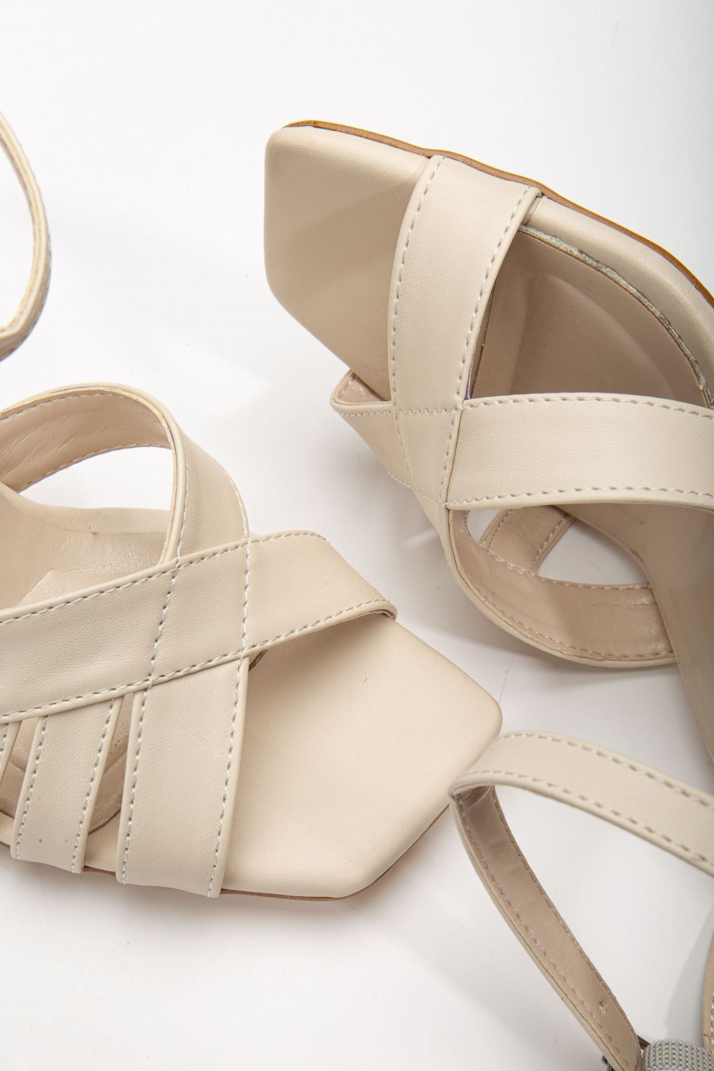 Hope Yüksek Topuklu Krem Cilt Küt Burun Kadın Ayakkabı