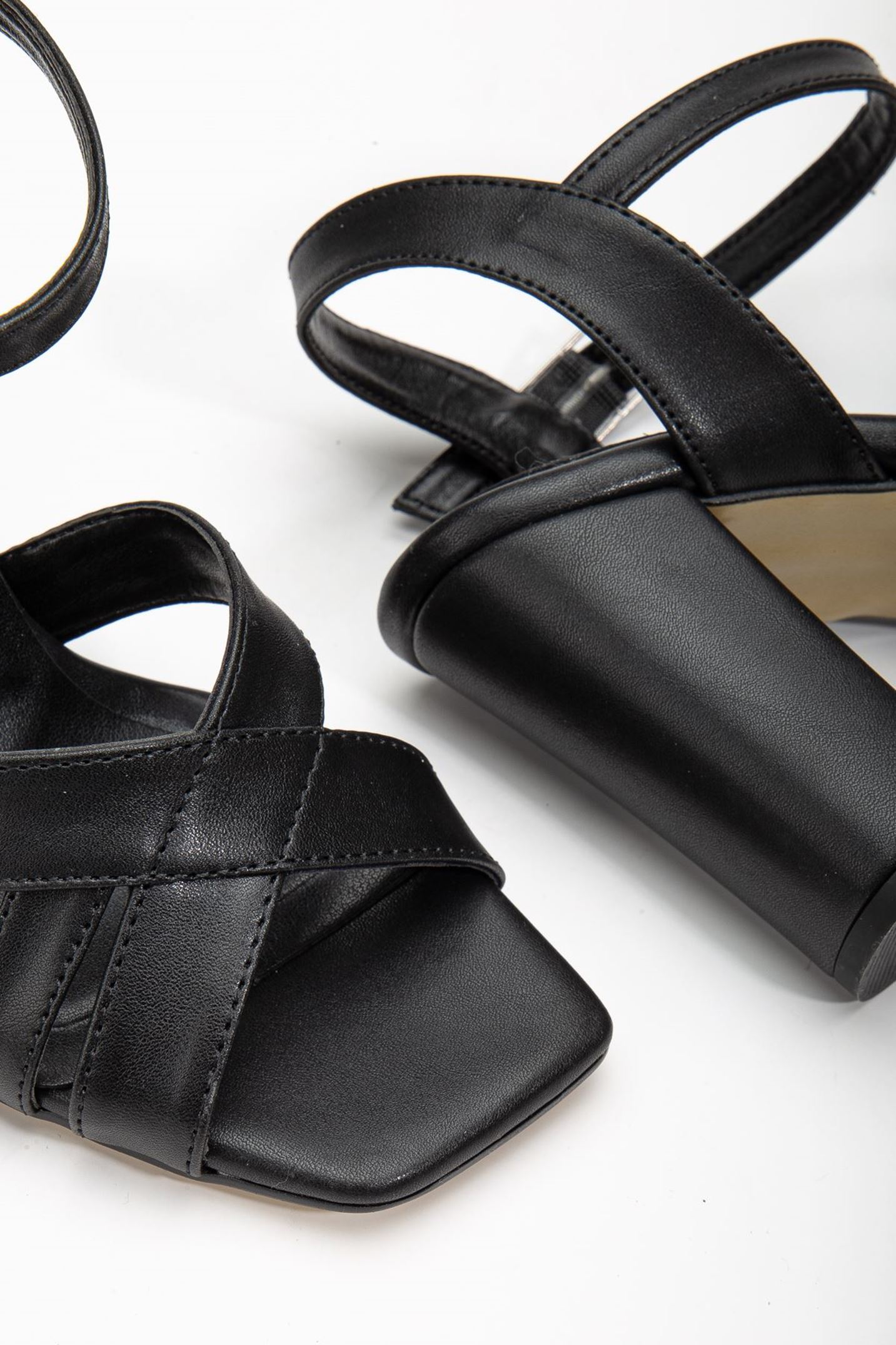 Hope Yüksek Topuklu Siyah Cilt Küt Burun Kadın Ayakkabı