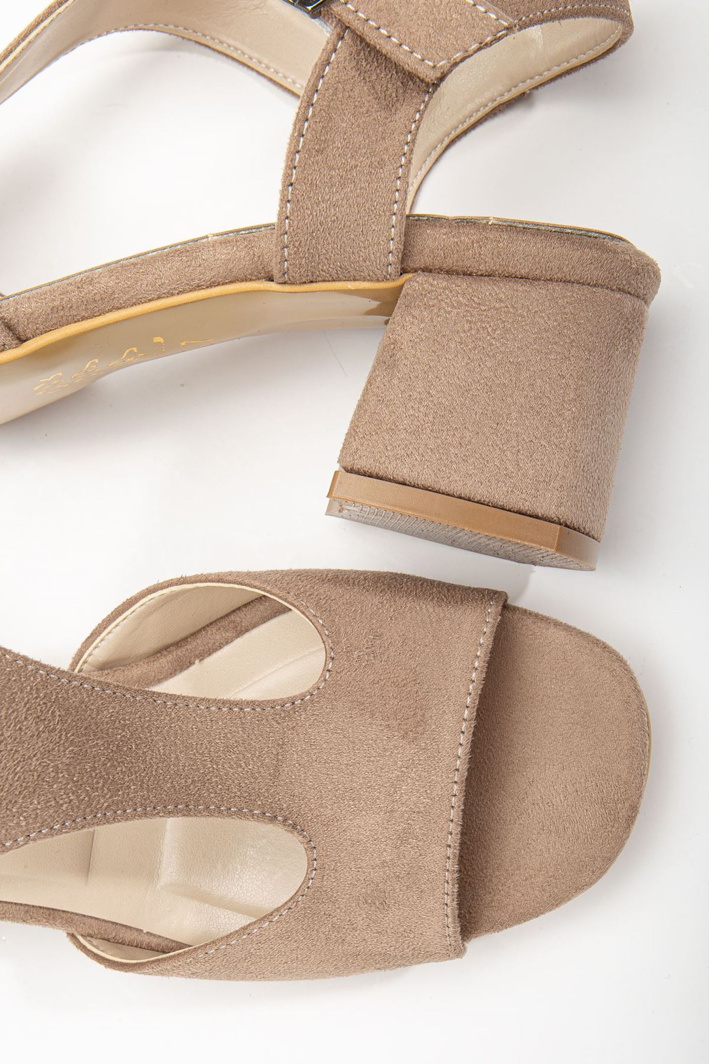 Charly Vizon Süet Küt Burun Topuklu Kadın Ayakkabı 