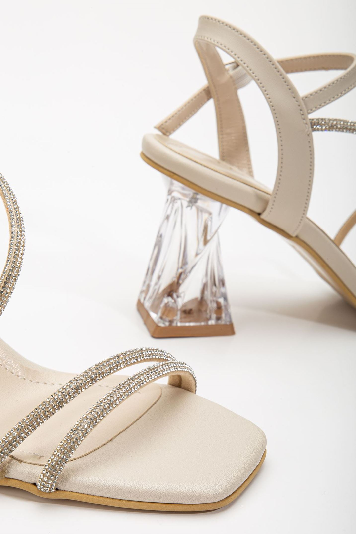 Kadın Bej Taş Detaylı Şeffaf Topuklu Abiye Ayakkabı