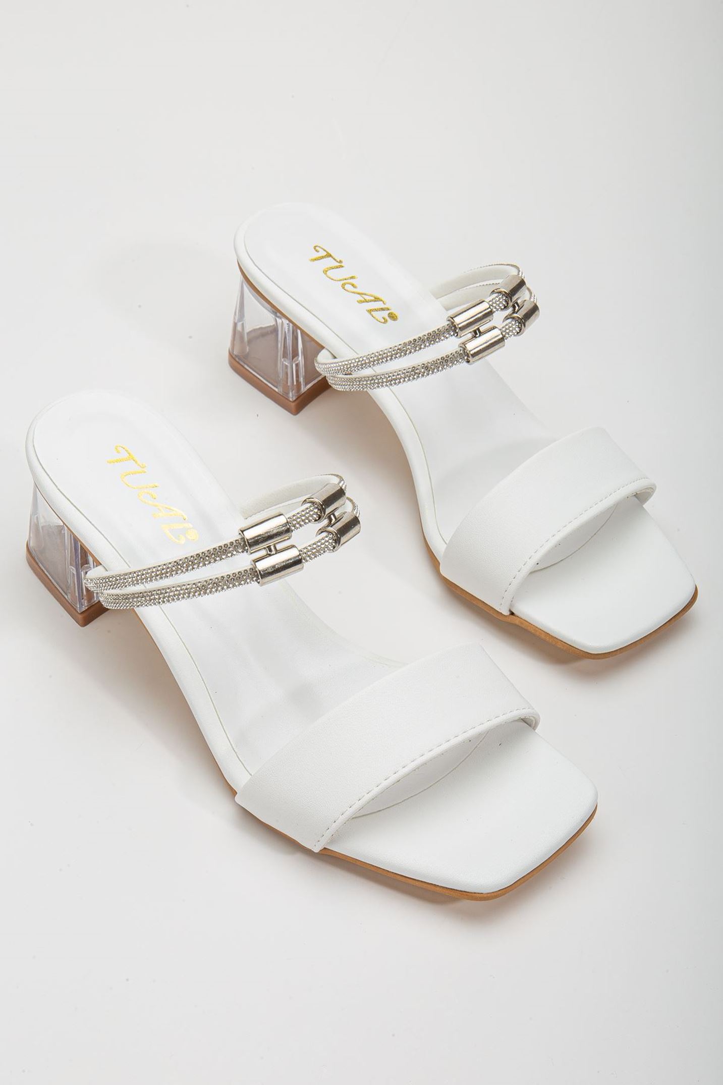 Lissen Beyaz Tek Bantlı Taşlı Cilt Alçak Topuklu Ayakkabı 