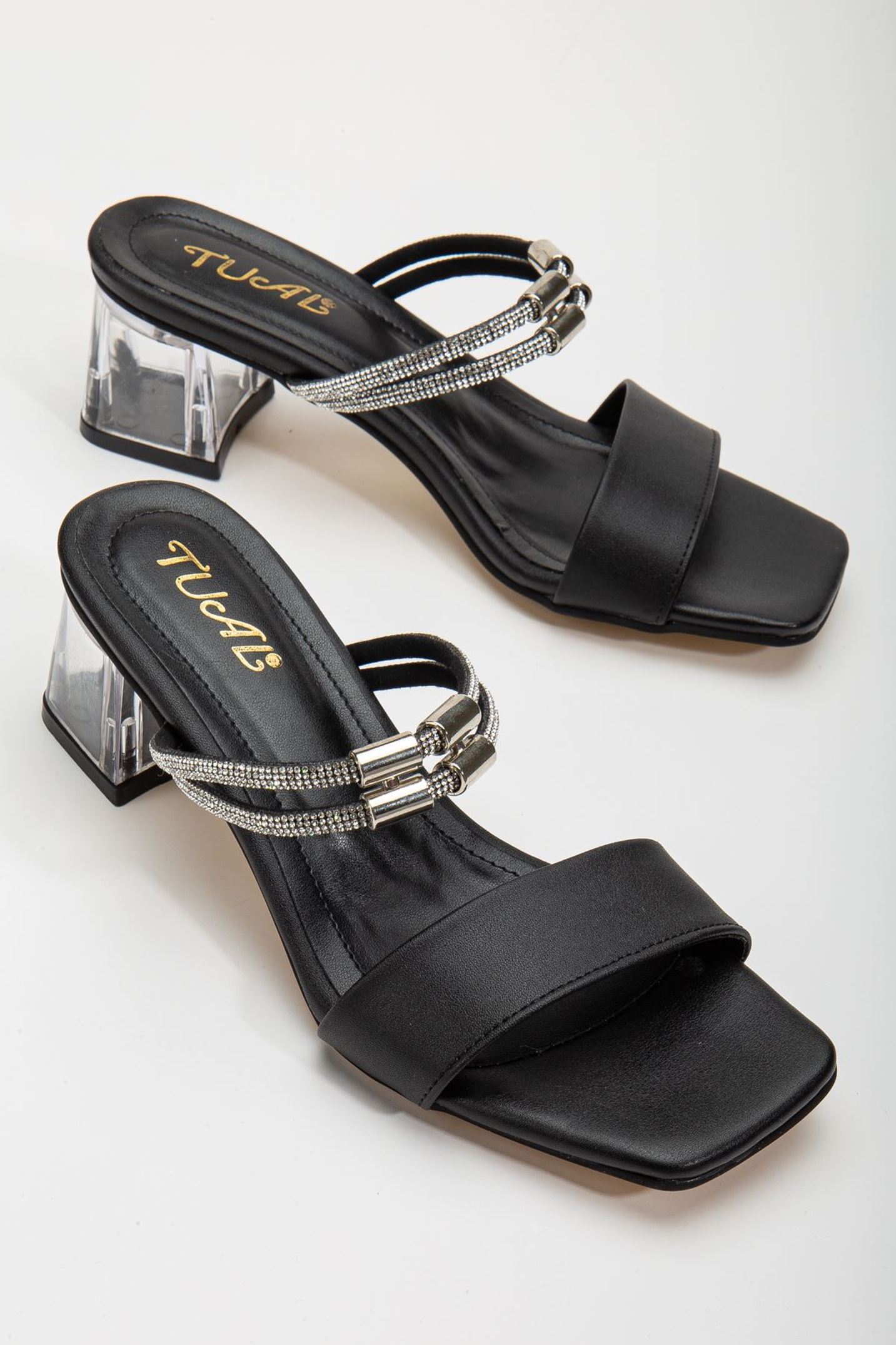 Lissen Siyah Tek Bantlı Taşlı Cilt Alçak Topuklu Ayakkabı