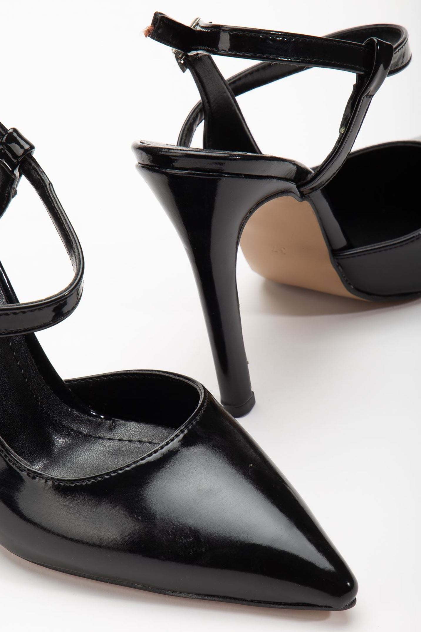 Nely Siyah Rugan Sivri Kadın Topuklu Ayakkabı