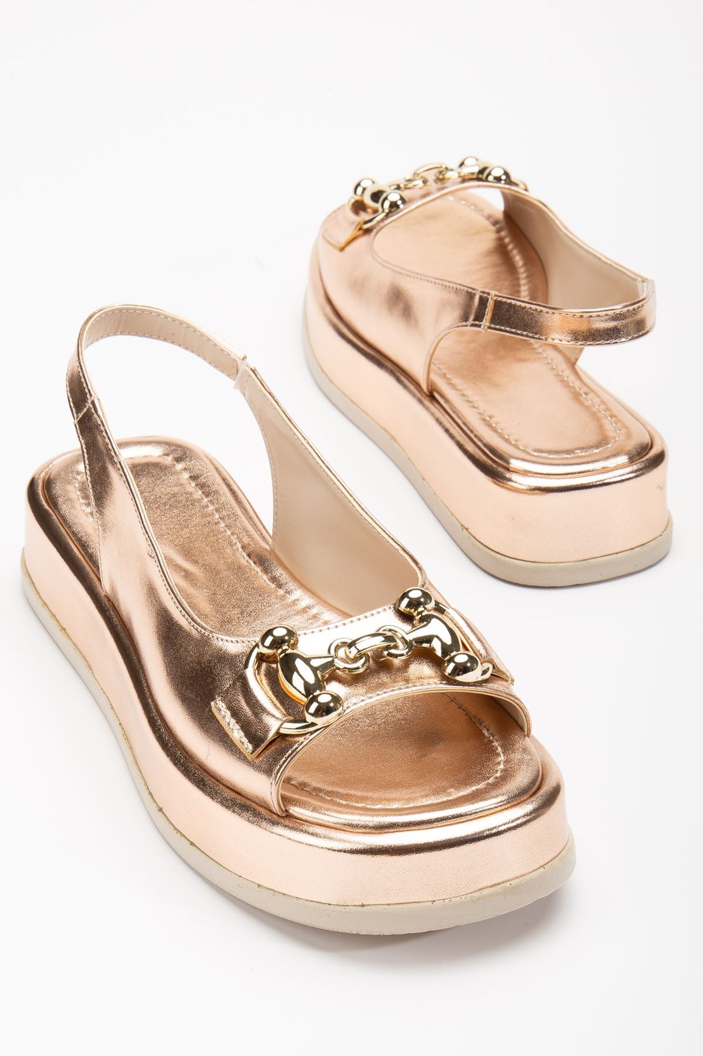 Cisela Rose Gold Parlak Cilt Toka Detaylı Sandalet