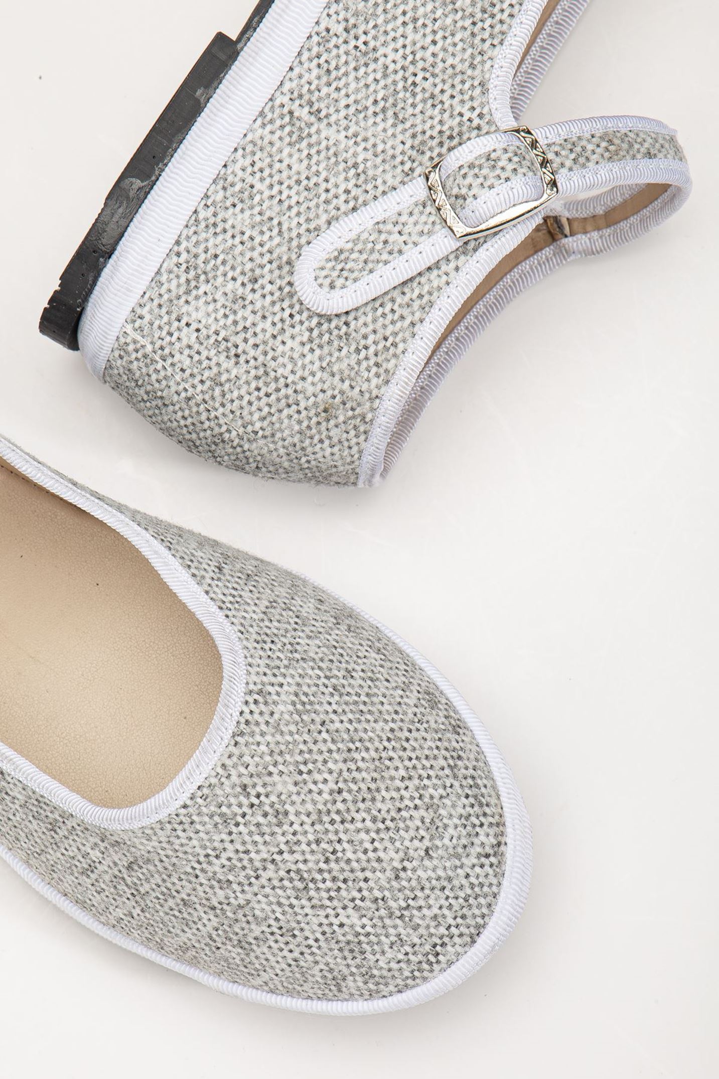 Gri Keten Toka Detaylı Düz Taban Kadın Balerin Babet