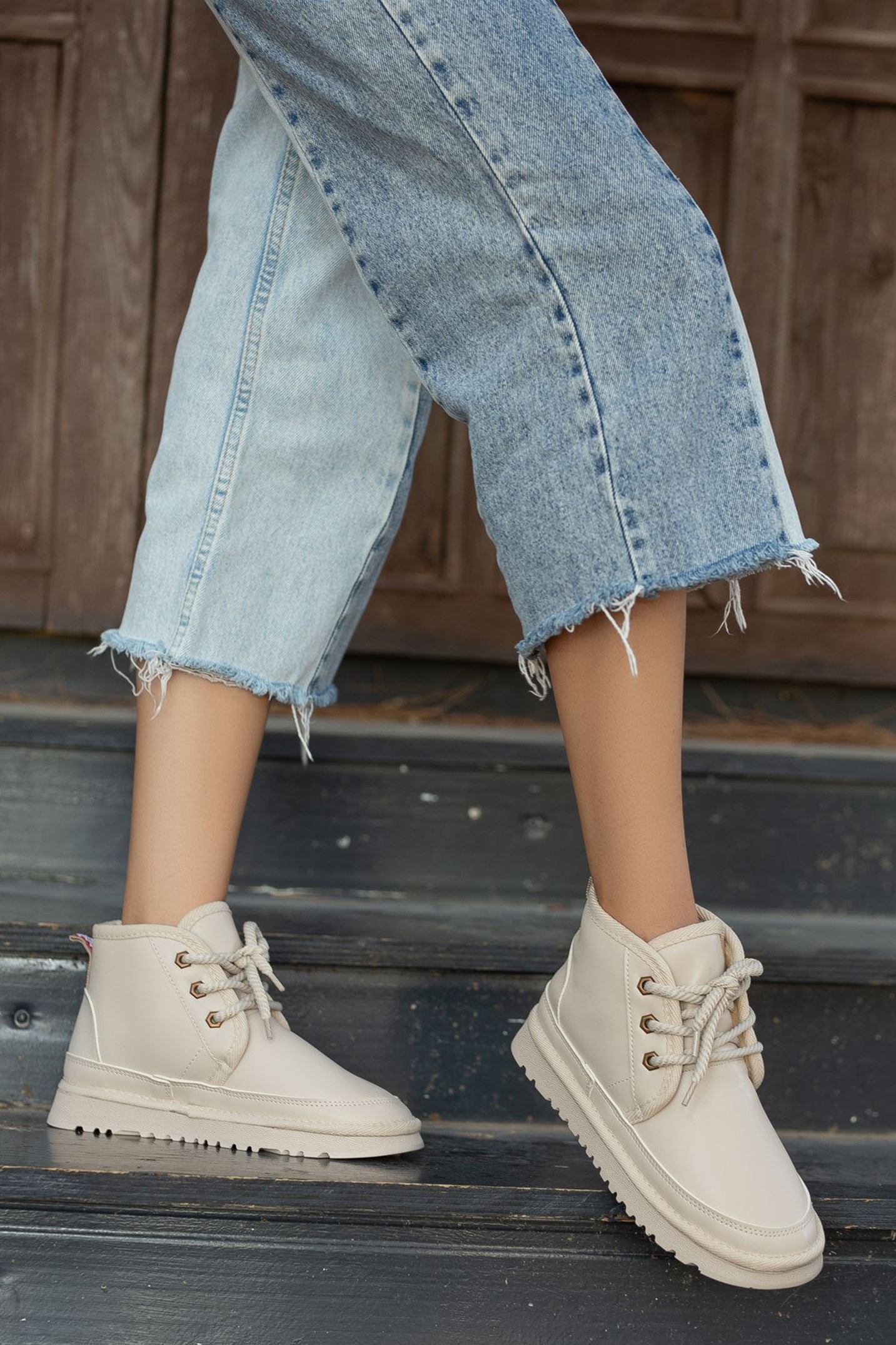 Tersa Bej Cilt Kalın Tabanlı Bağcıklı Yarım Bot