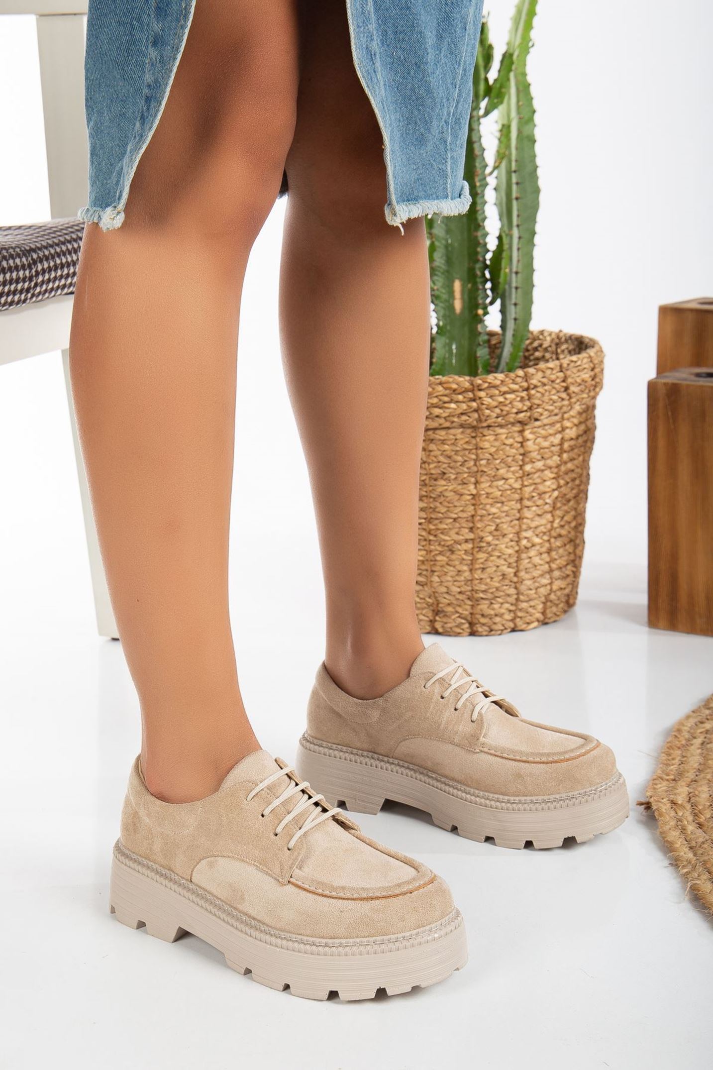 Strencio Bağcık Detaylı Bej Süet Kadın Şık Günlük Ayakkabı