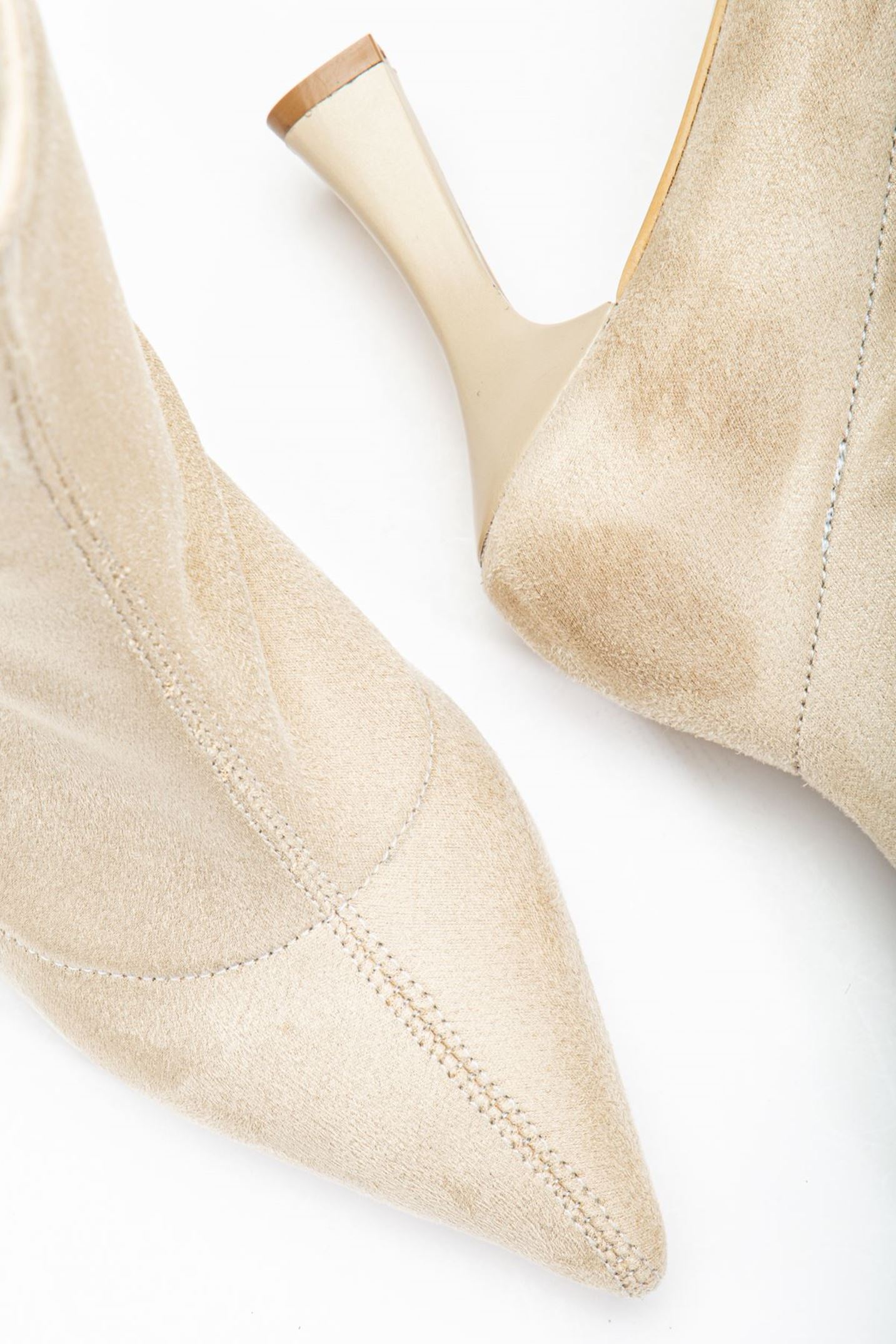 Kadın Bej Süet Bilekli Orta Boy Topuklu Bot